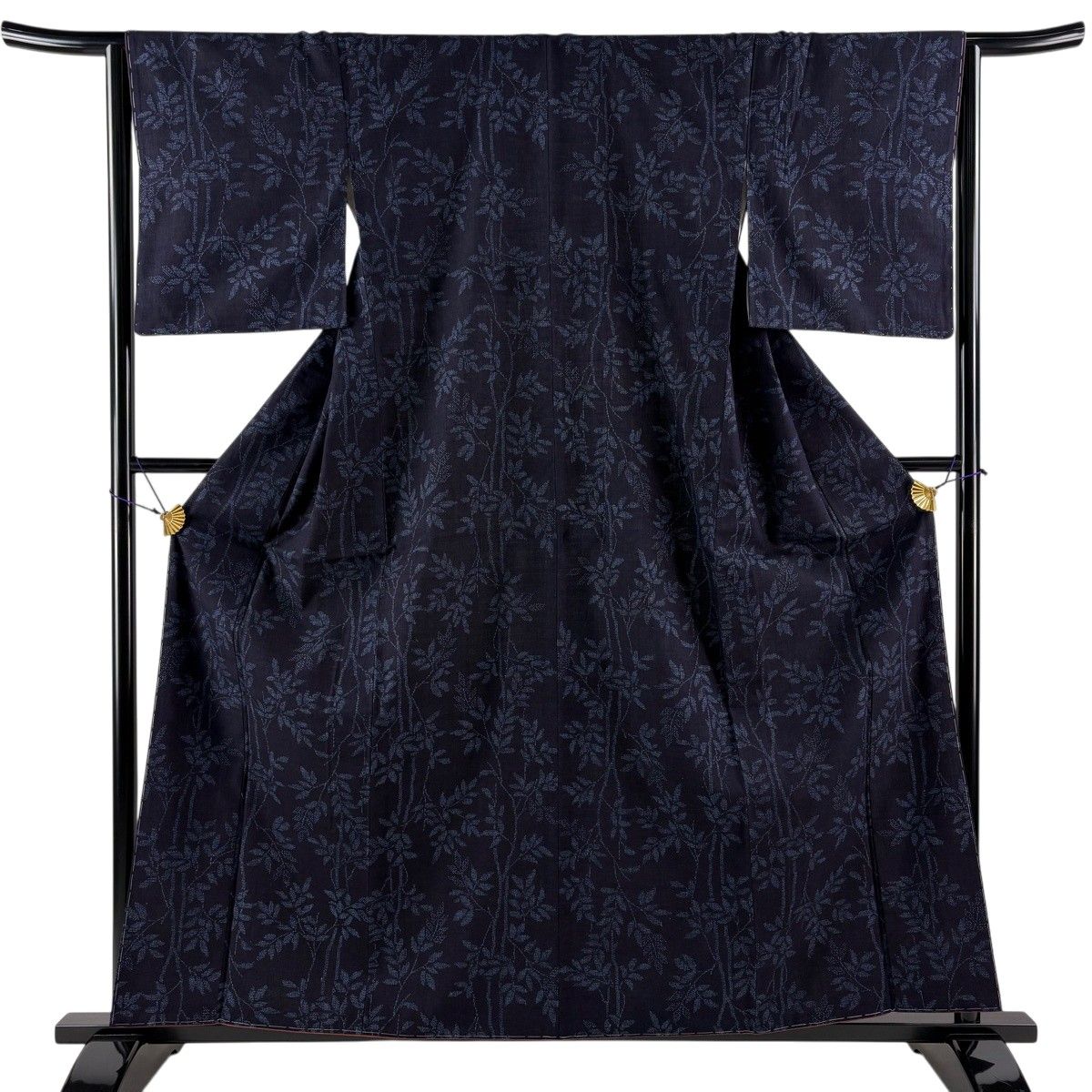 【美品】 結城紬 身丈160cm 裄丈64.5cm M 袷 本場結城紬 井上商事 枝葉 亀甲絣 濃紺 正絹 逸品 【中古】