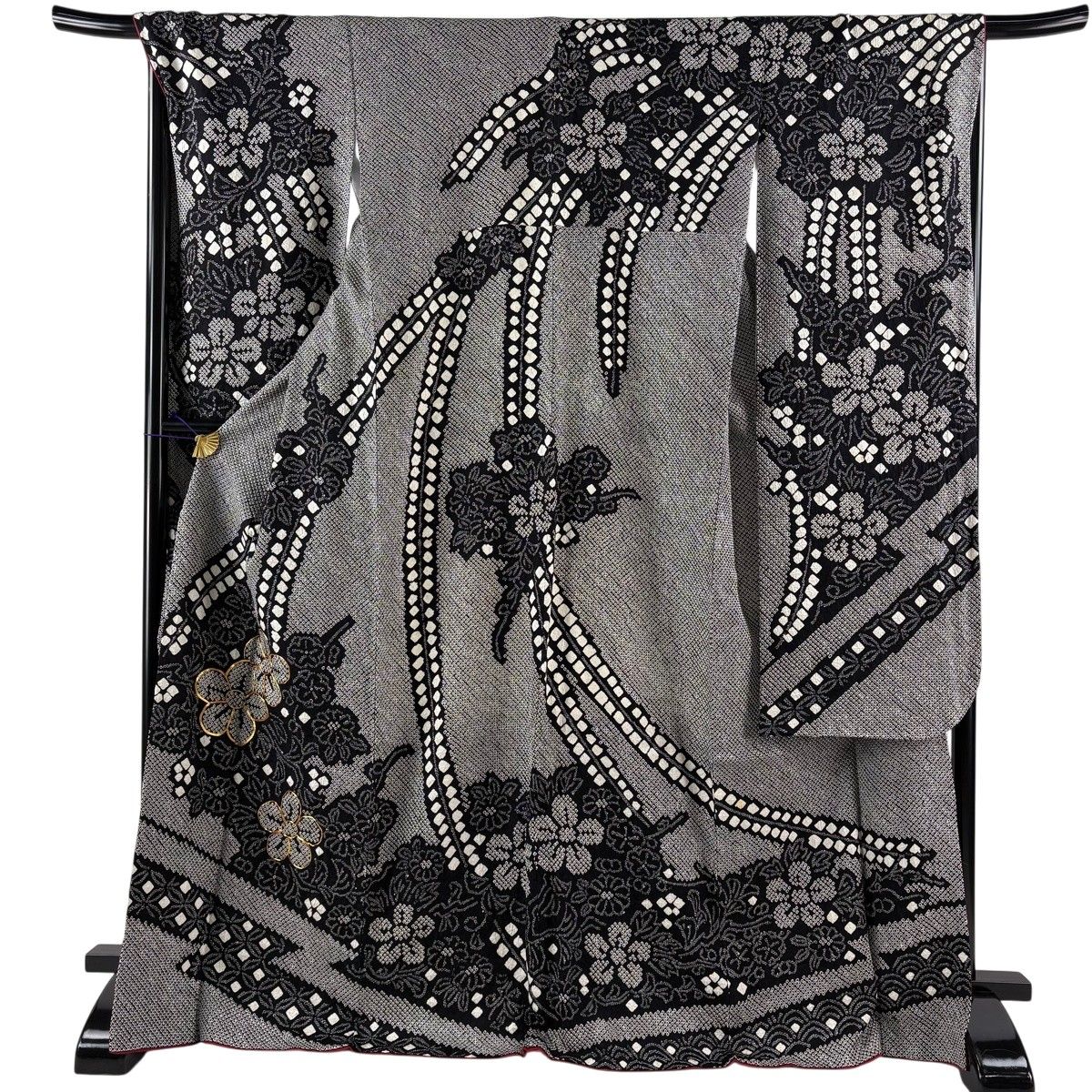 振袖 身丈170cm 裄丈68.5cm L 袷 梅 菊 金糸 総絞り 黒 正絹 名品 【中古】