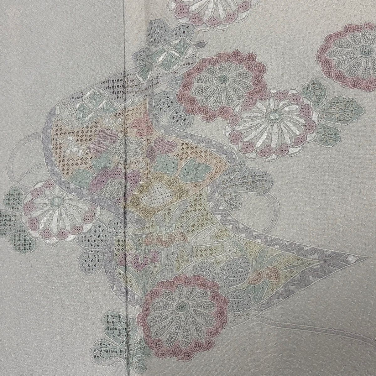 付下げ 身丈157cm 裄丈65cm M 袷 巻物 菊 刺繍 灰色 正絹 秀品 【中古