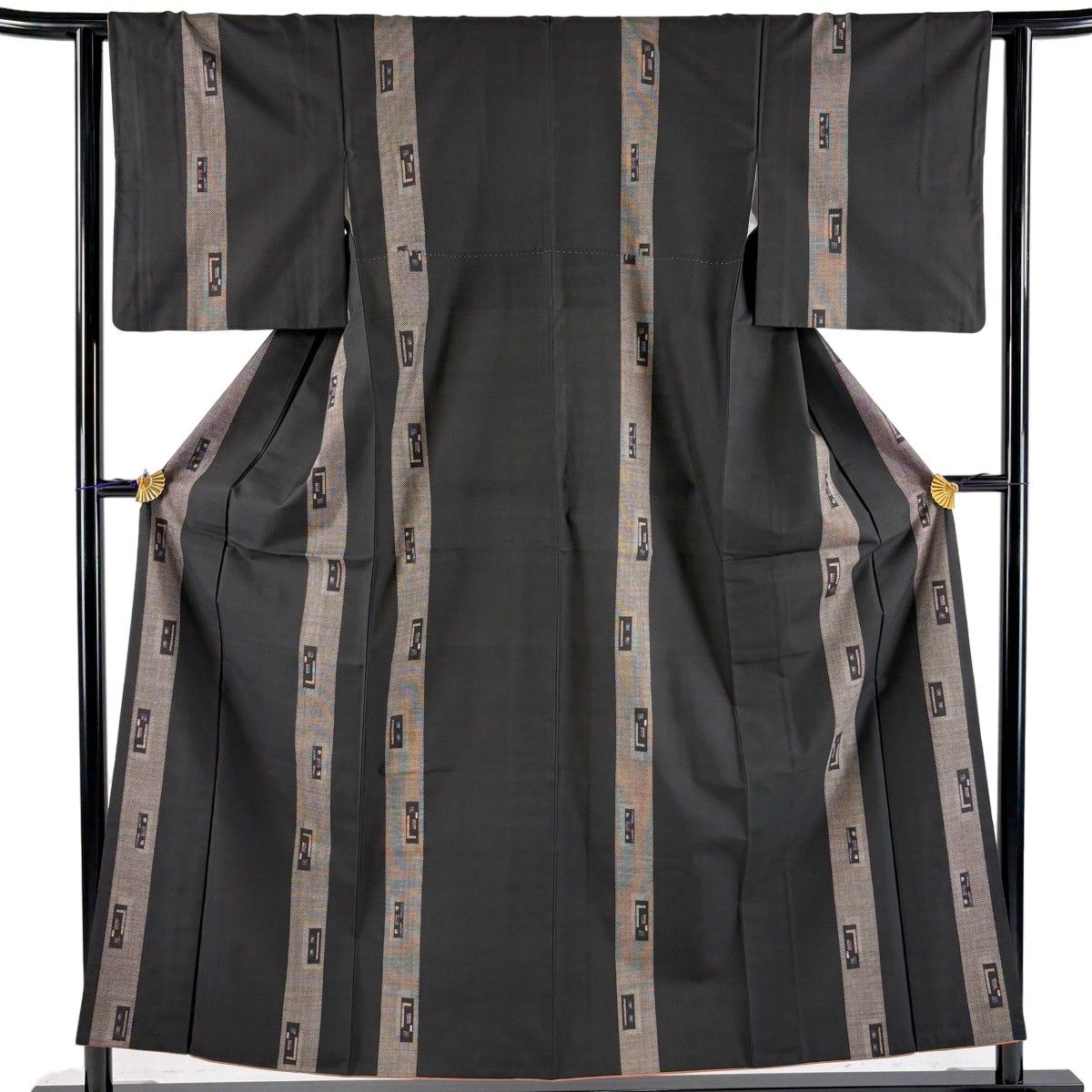 紬 身丈155cm 裄丈62cm S 袷 純泥染 証紙 幾何学 黒 正絹 秀品 【中古