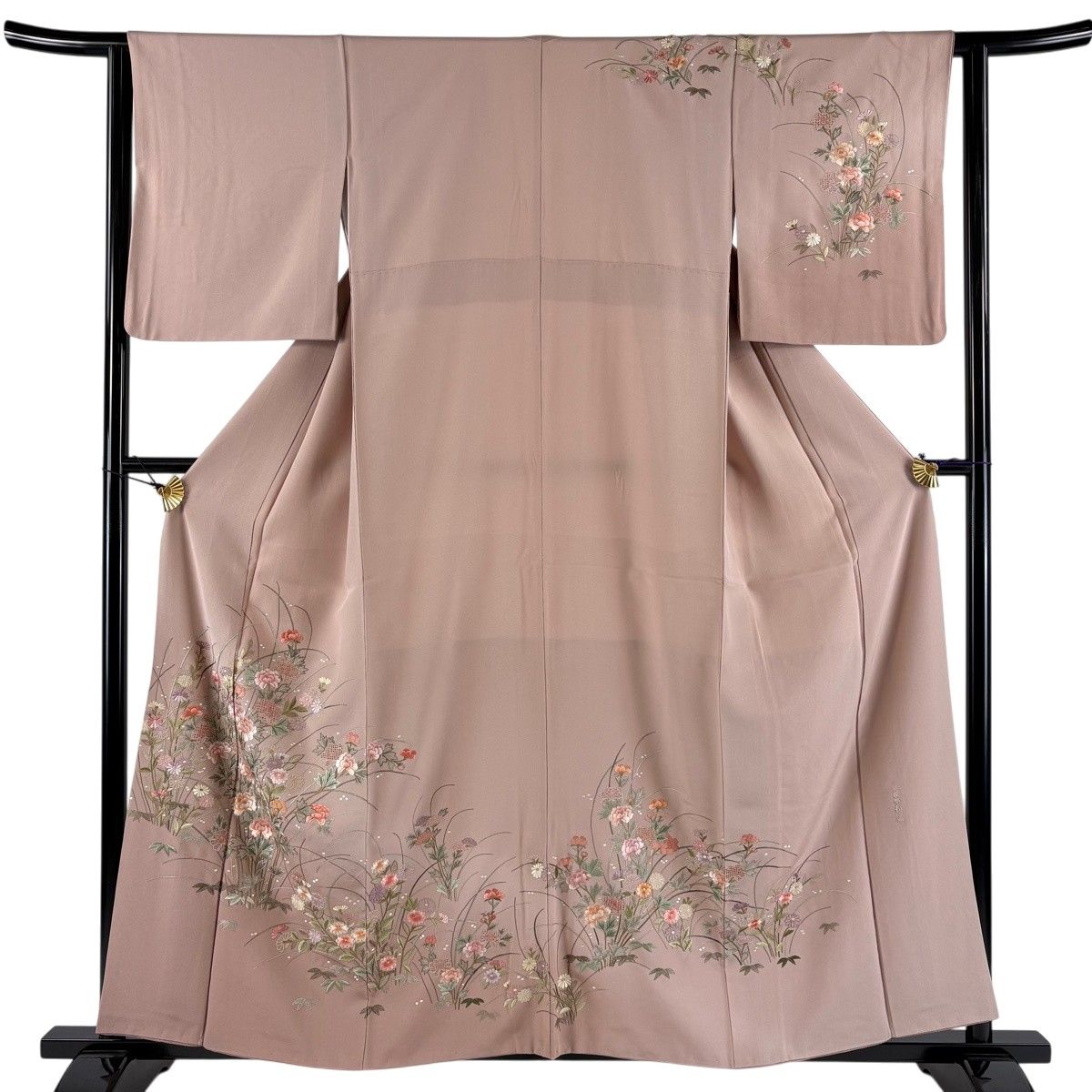 【美品】 訪問着 身丈158cm 裄丈62.5cm S 袷 草花 刺繍 ピンクベージュ 正絹 秀品 【中古】