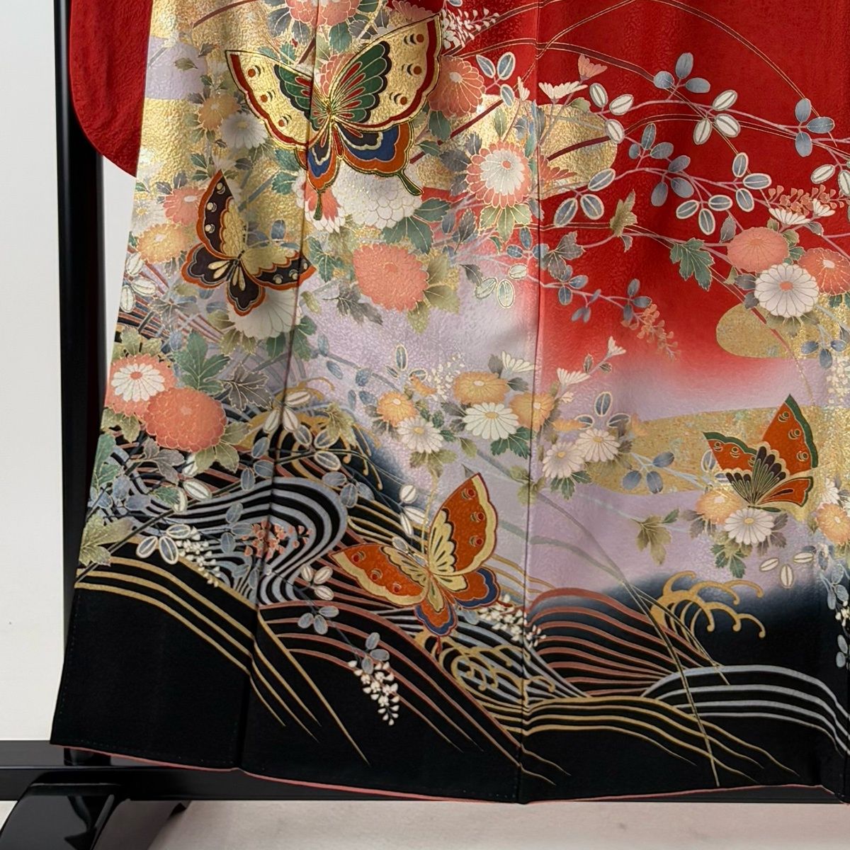 振袖 身丈157cm 裄丈65cm M 袷 蝶 菊 金糸 金銀彩 赤 正絹 秀品 【中古