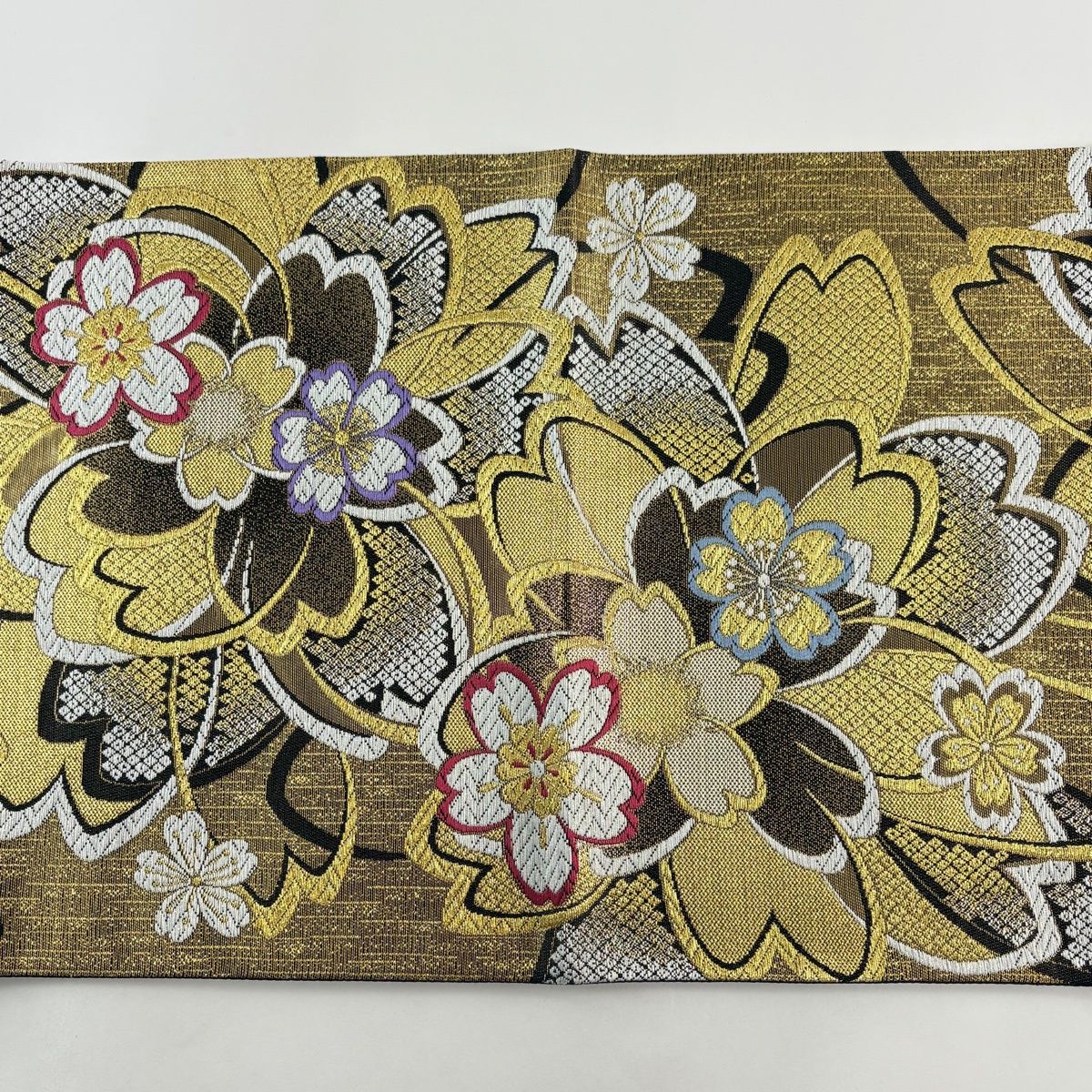 美品】 袋帯 秀品 振袖向き 桜 金糸 唐織 金色 六通 正絹 【中古