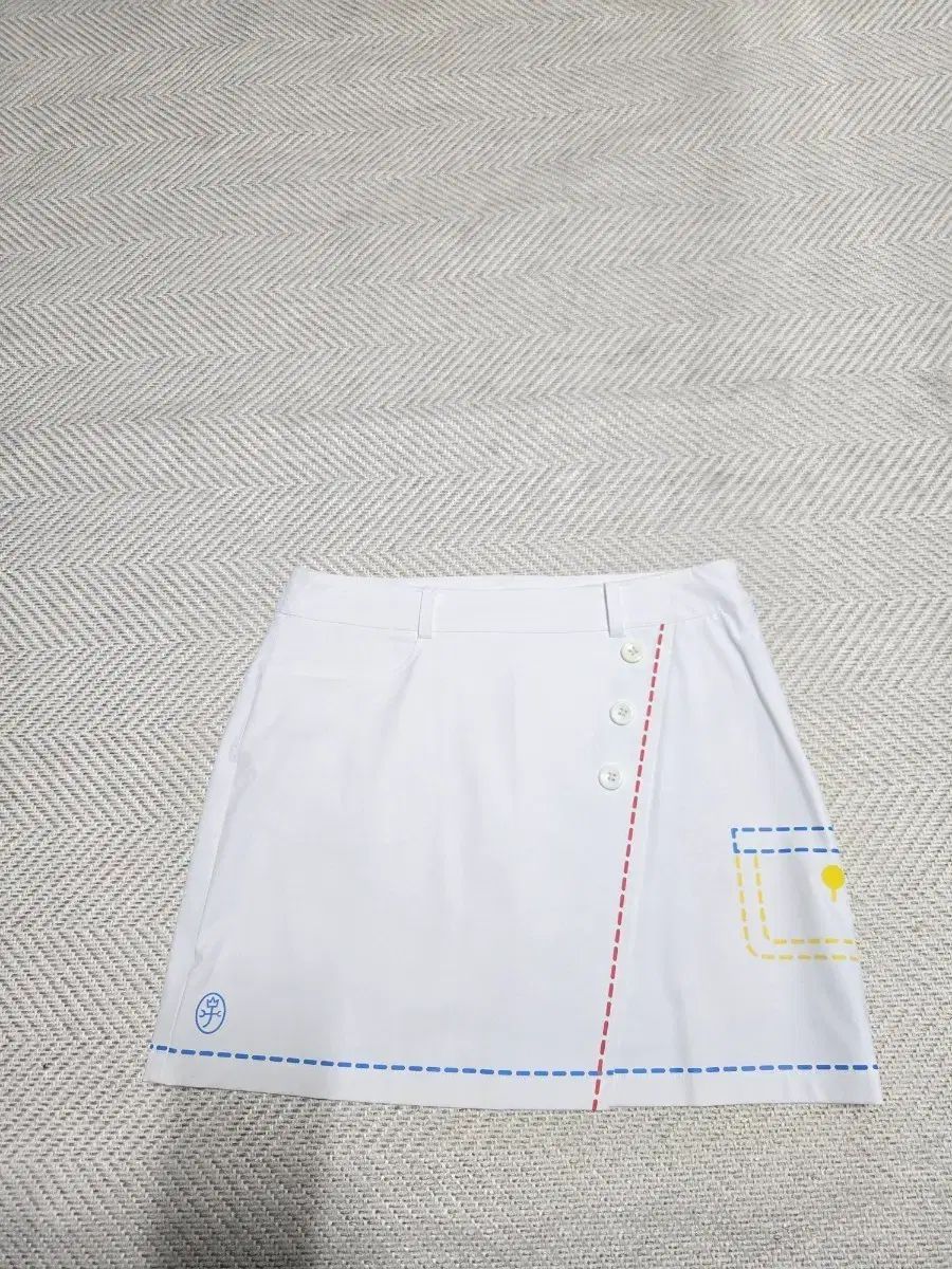 レディースM（28-29） CASTELBAJAC カステルバジャック 白 ゴルフ ストレッチ スカート（ほぼ新品）