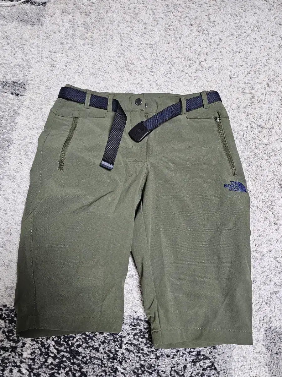 THE NORTH FACE ザノースフェイス レディース ベルト付き ハーフパンツ カーキ