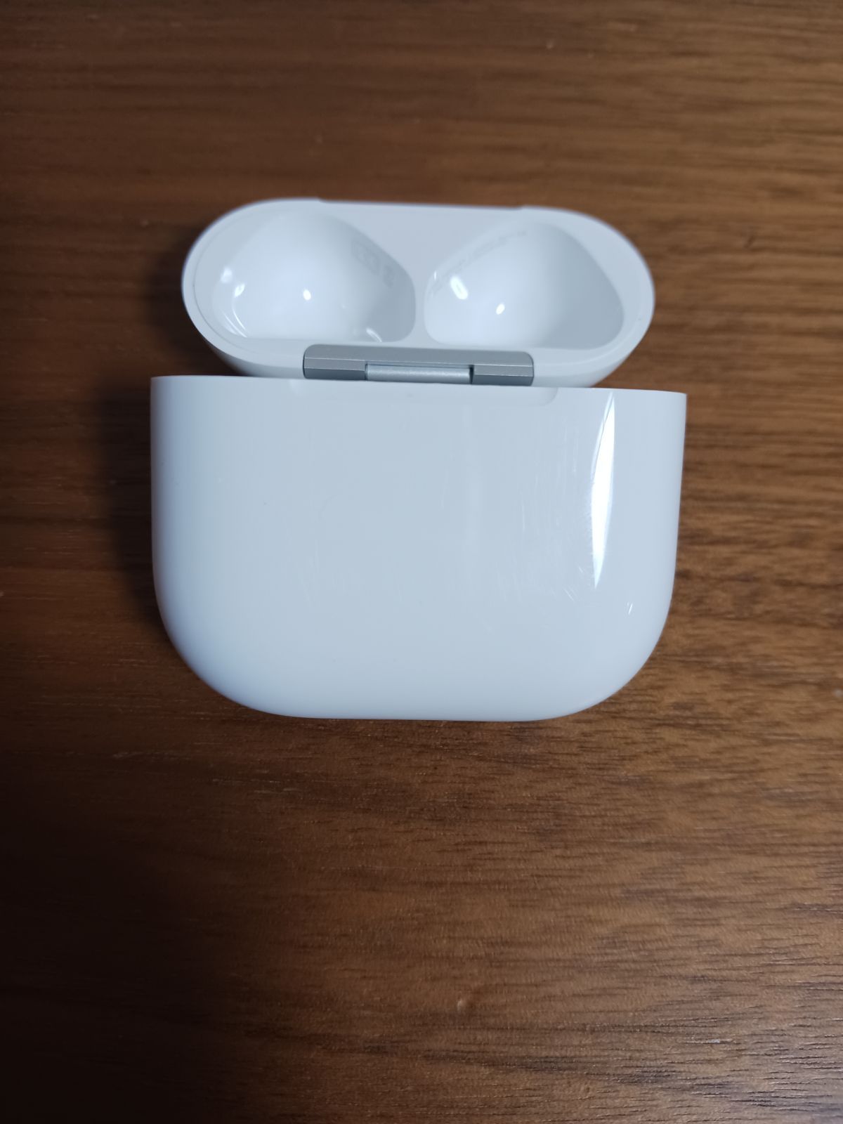 美品（正規品）Apple AirPods 第4世代 充電ケースのみ ノイキャン無し