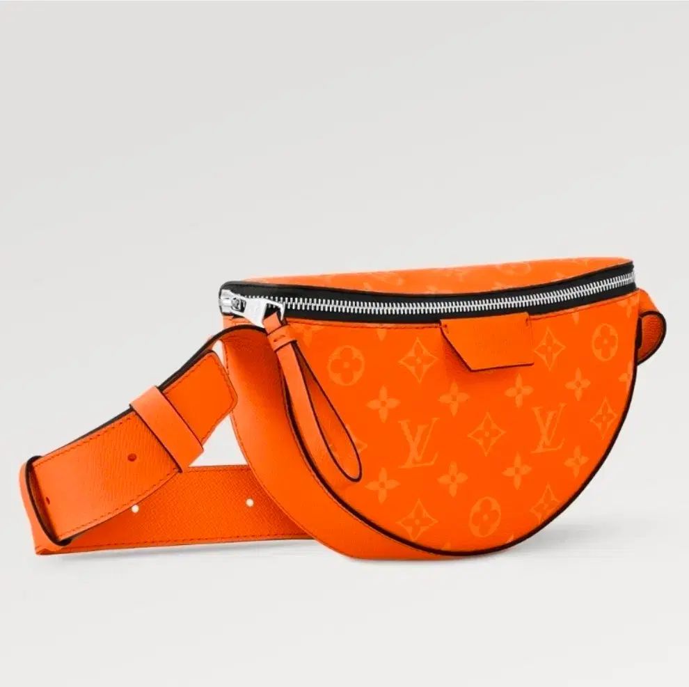 Louis Vuitton LV ムーン クロスボディー M31029