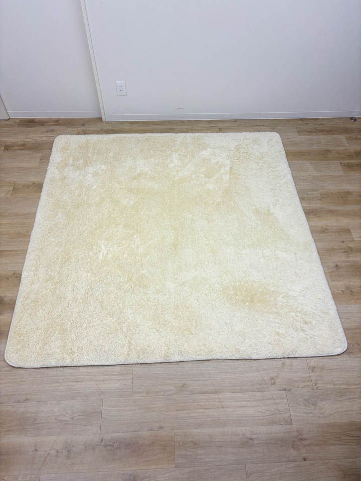 【展示品】ラッテ マイクロファイバー シャギーラグ オフホワイト 185×185㎝ 床暖房、ホットカーペット対応 ふわサラ 個人未使用【送料無料】