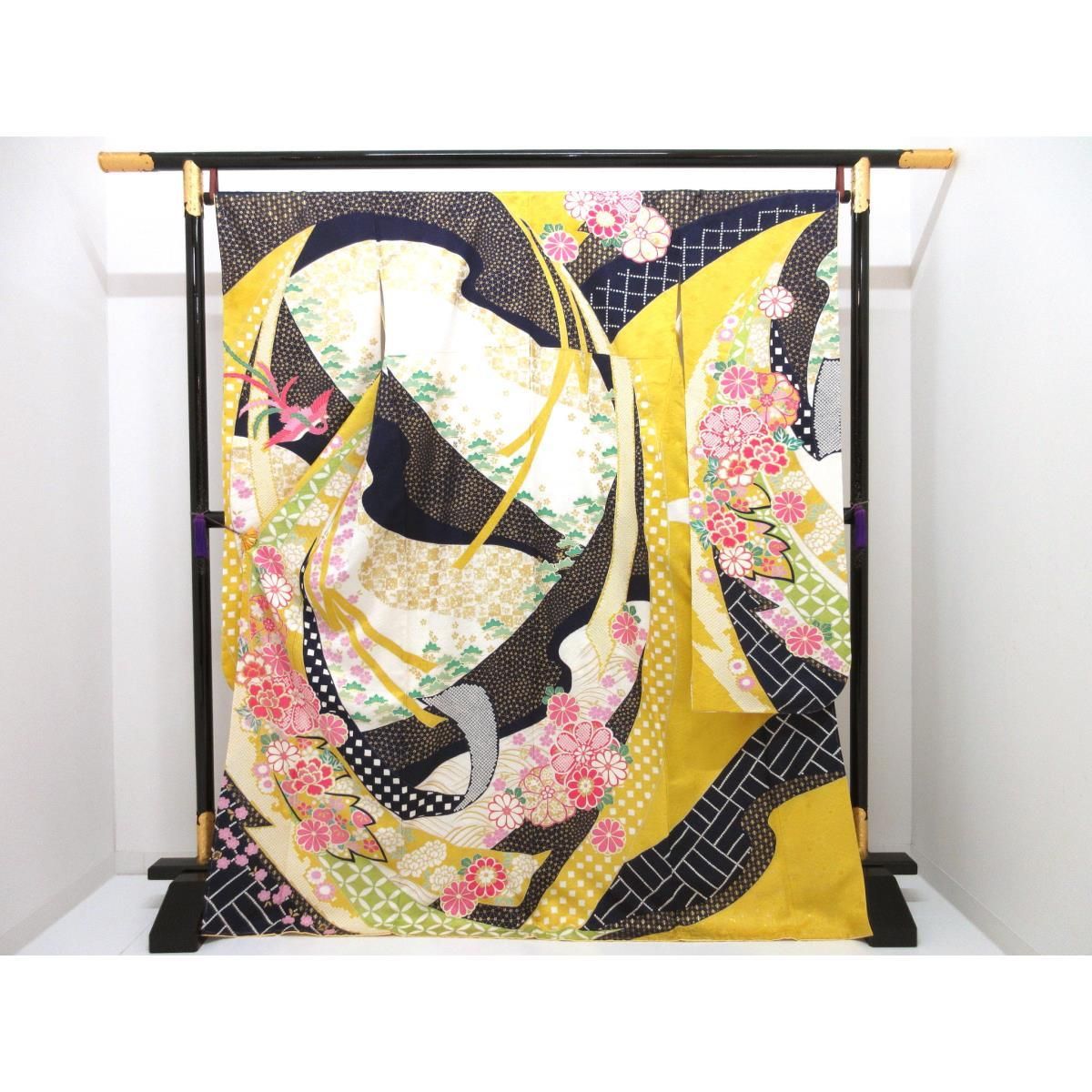 【新品】振袖　滝泰　友禅金彩加工　刺繍入り