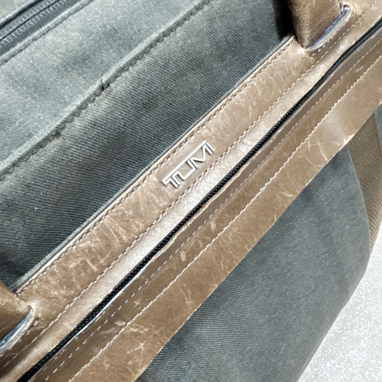 TUMI トゥミ 大容量 トートバッグ ハンドバッグ レザーハンドル - メルカリ