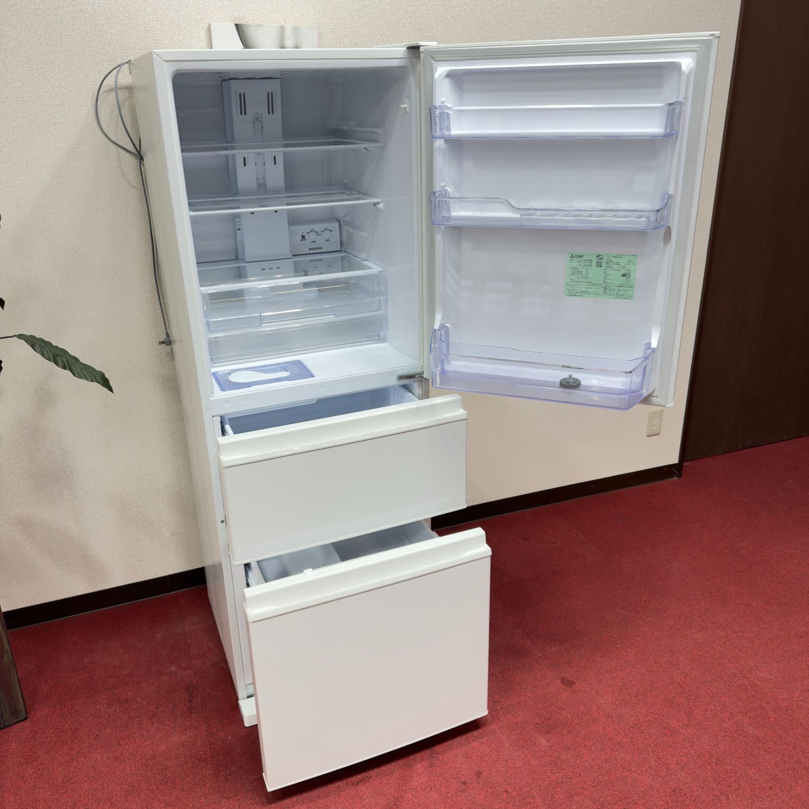 東京23区送料無料　美品三菱3ドア冷蔵庫2020年製330L　洗浄/除菌済み 東京23区送料無料 超美品三菱2022年製3ドア冷蔵庫 製氷機有330L 分解
