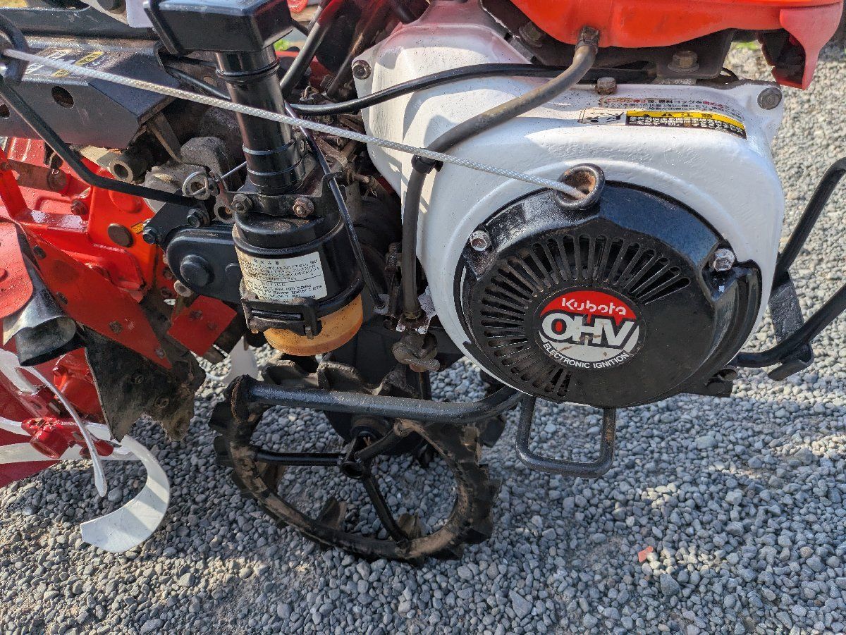 クボタ 6馬力 ラグタイヤ管理機TS700Wです。 跳ね上げ爪ついて逆転で土