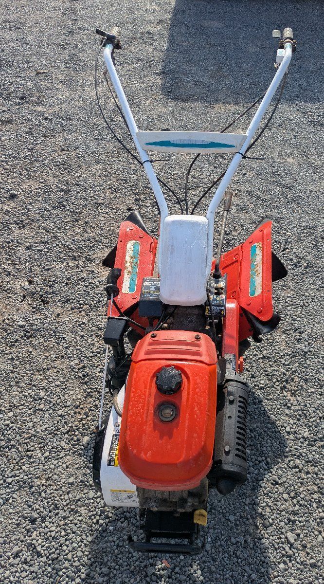 クボタ 6馬力 ラグタイヤ管理機TS700Wです。 跳ね上げ爪ついて逆転で土