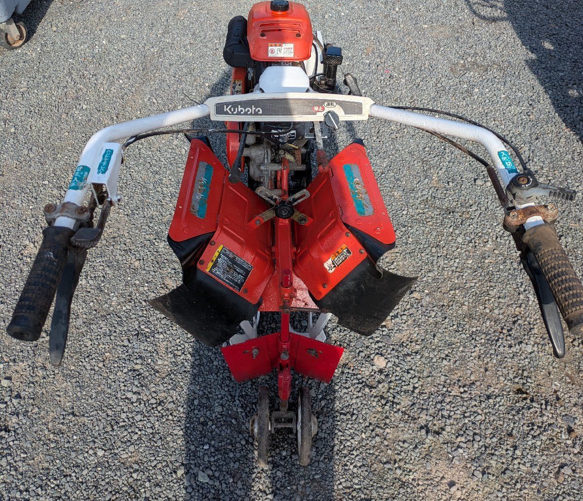 クボタ 6馬力 ラグタイヤ管理機TS700Wです。 跳ね上げ爪ついて逆転で土