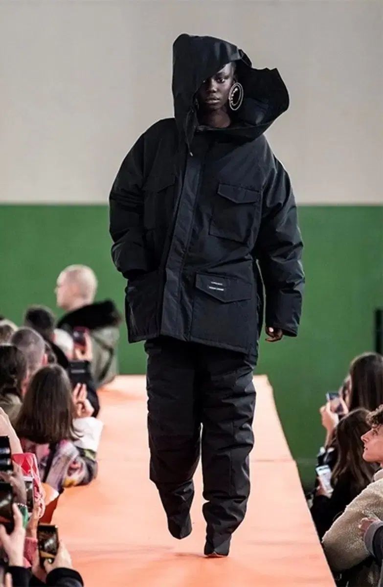 M/L Canada Goose (カナダグース) Y/PROJECT (ワイ・プロジェクト) コンスタブル ダウン ブラック