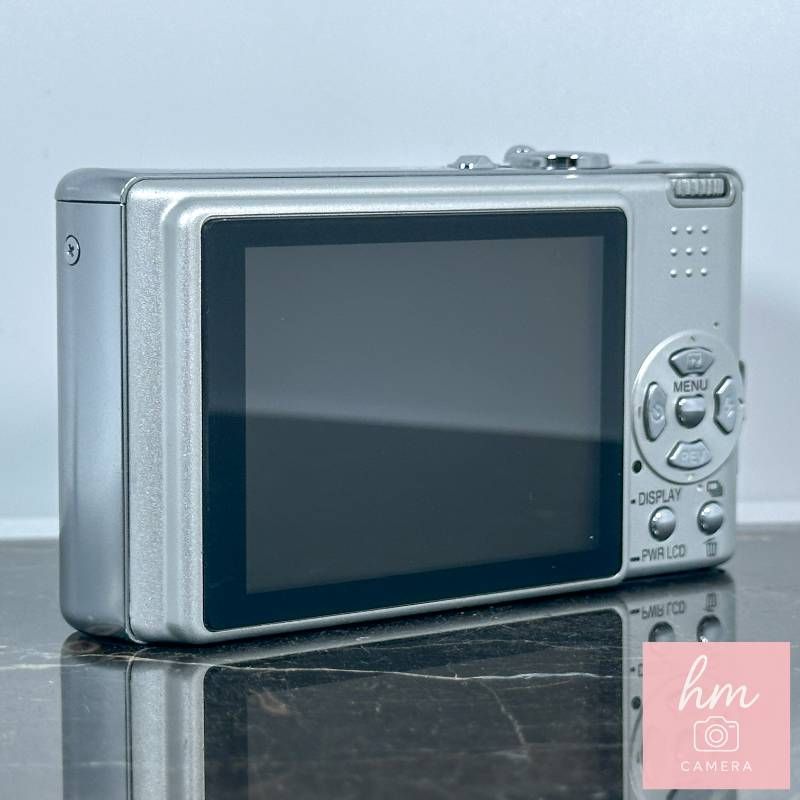 Panasonic LUMIX DMC-FX8 シルバー 500万画素 光学3倍ズーム ライカ