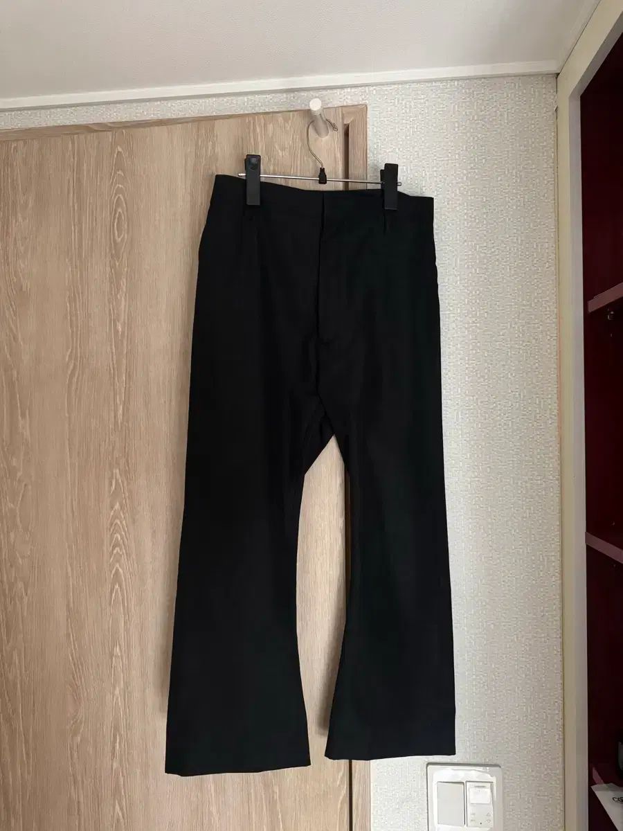 VETEMENTS ヴェトモン ブラック セミ ブーツカット スラックス