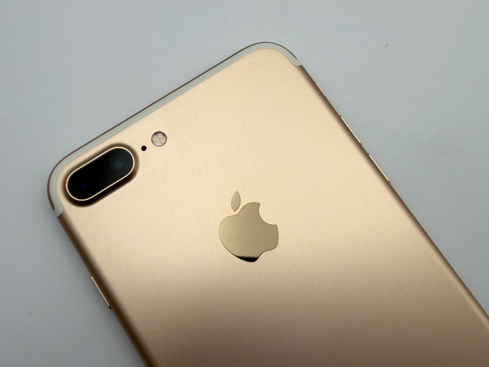 SIMフリー iPhone7 Plus 32GB ゴールド バッテリー87% - メルカリ