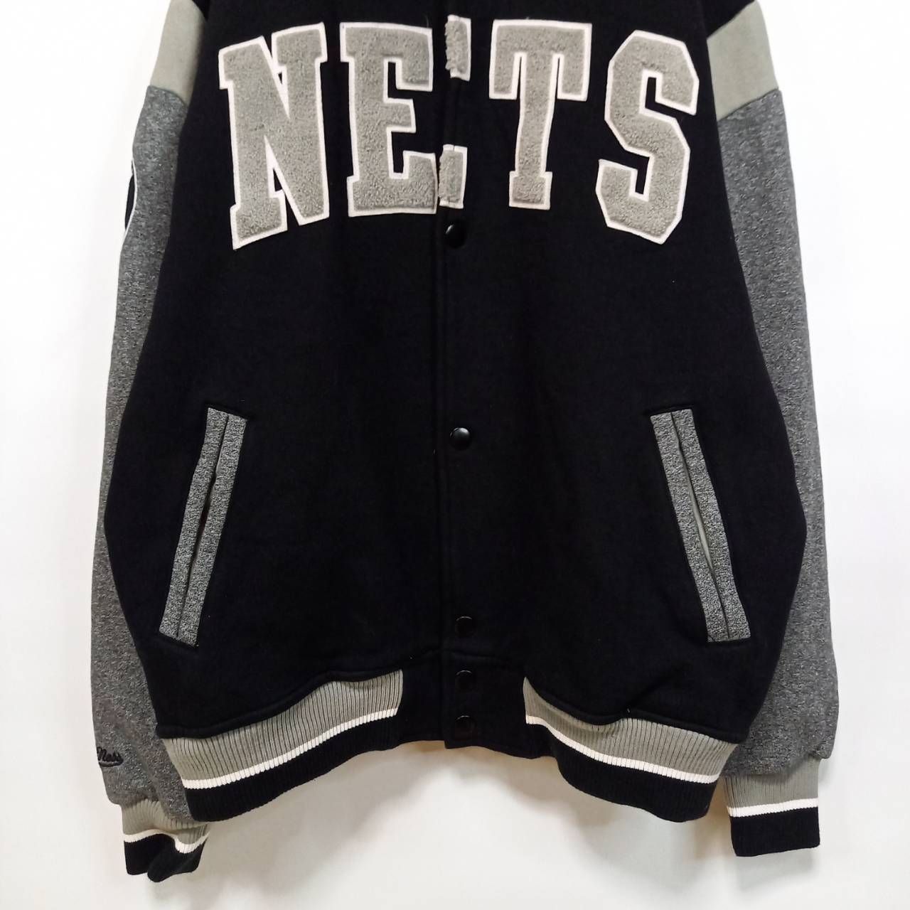 NBA ブルックリン・ネッツ ボマージャケット スタジャン 長袖 刺繍 黒 