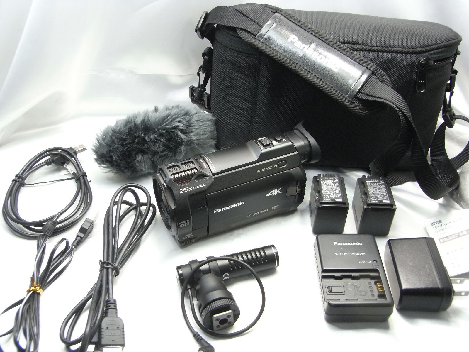【美品】 Panasonic HC-WX990M デジタル4Kビデオカメラ ブラック 20倍ズーム 予備バッテリー　集音マイク　キャリングケース付