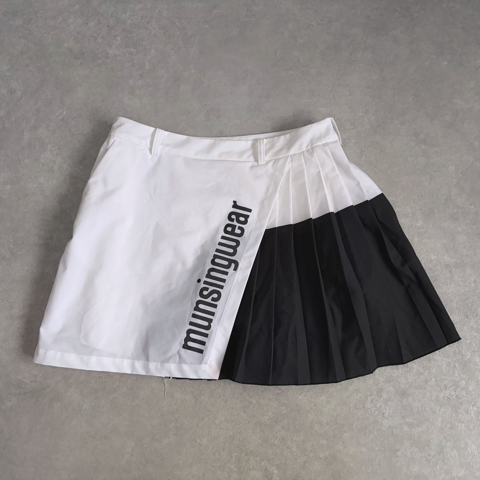 美品 munsing wear ゴルフウェア ミニ スカート マンシングウェア