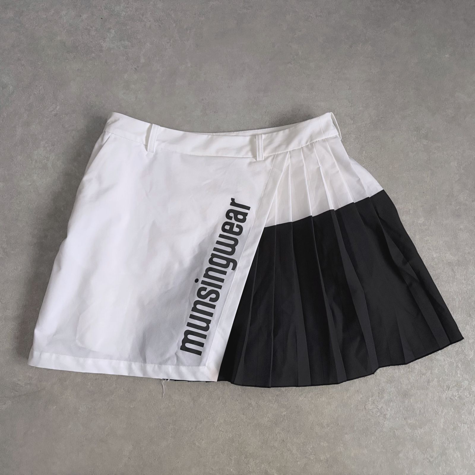 美品 munsing wear ゴルフウェア ミニ スカート マンシングウェア