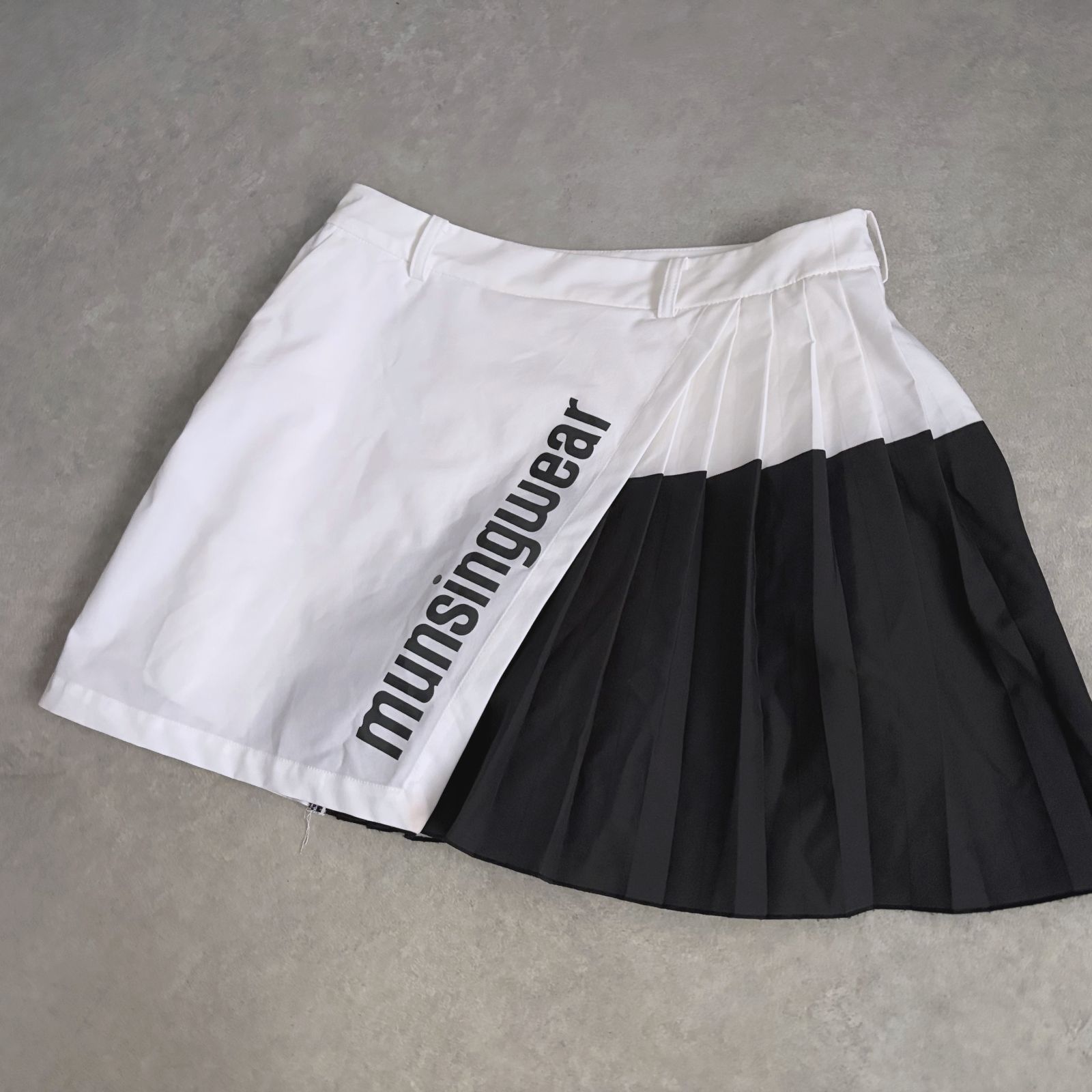 ✨美品✨Munsingwear マンシングゴルフ　ジャンパースカート　Lサイズ 美品 munsing wear ゴルフウェア ミニ スカート マンシングウェア