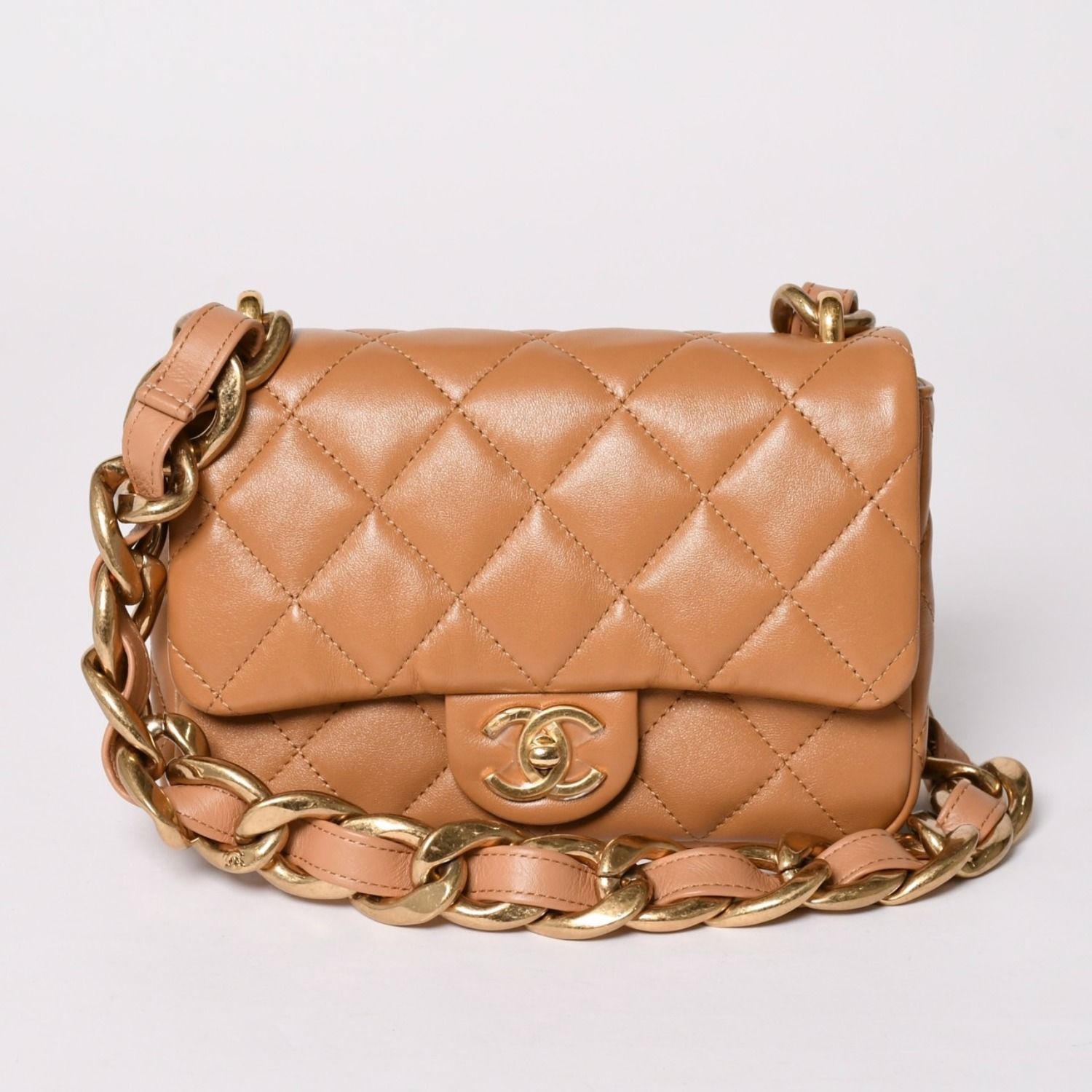 新品未使用 CHANEL シャネル マトラッセ20 チェーンワンショルダーバッグ ランダム番台 ココマーク シャイニーラムスキン 中古 4a002738