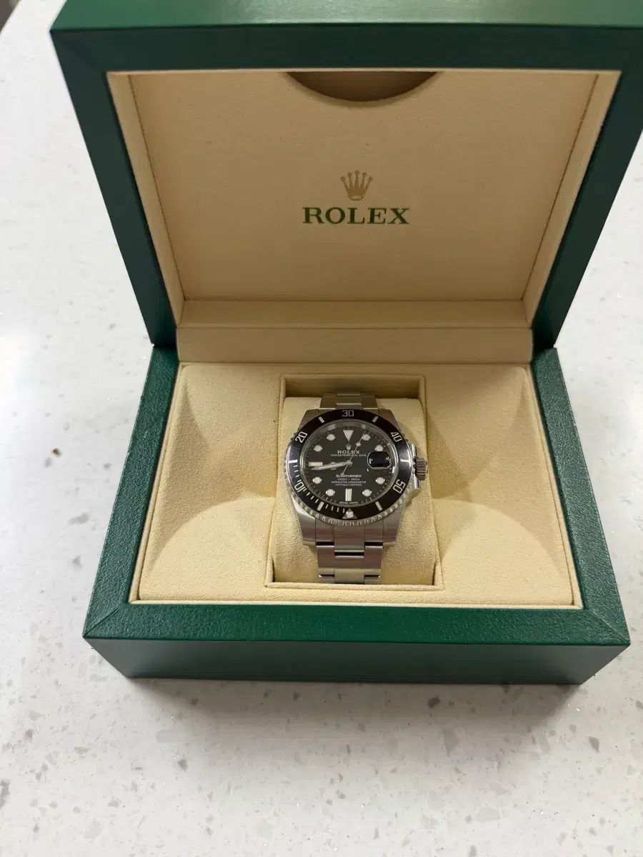 ROLEX ロレックス サブマリーナー デイト 2018 出品 915,325円