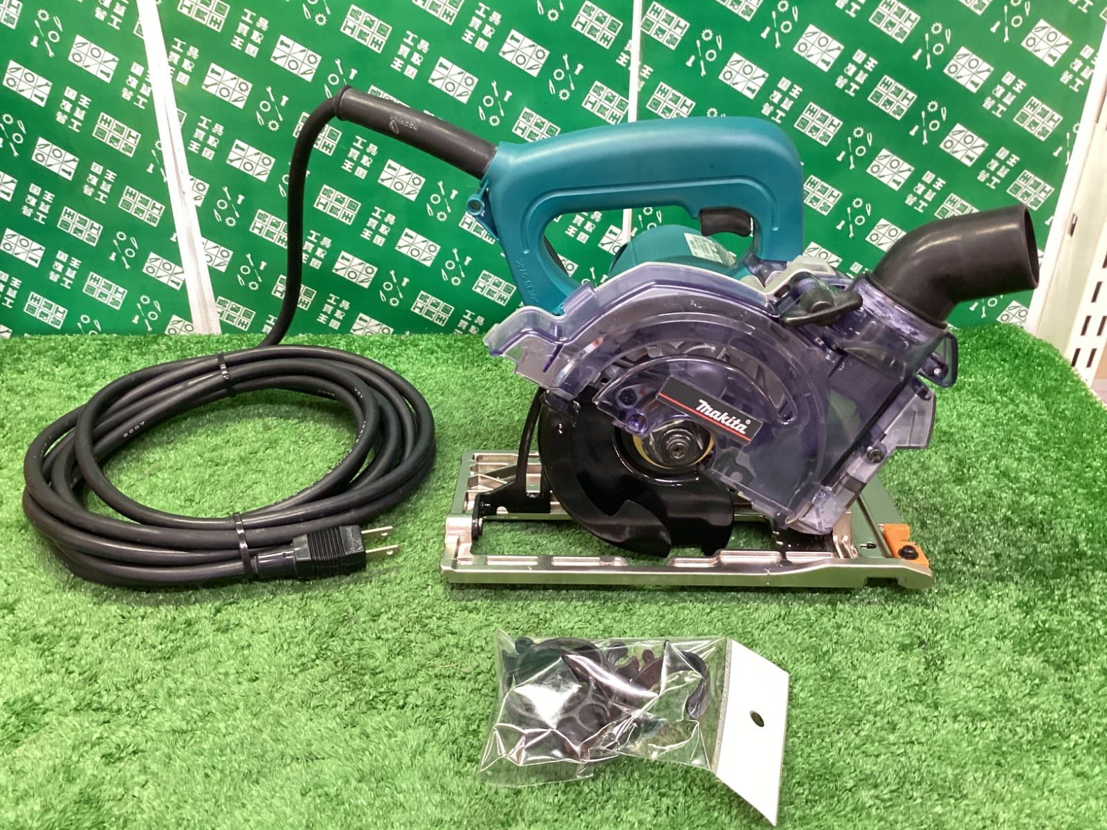 【美品】makita(マキタ) 125ｍｍ　防じんマルノコ 5055FKB 　/　 ITFPEDO6JWII