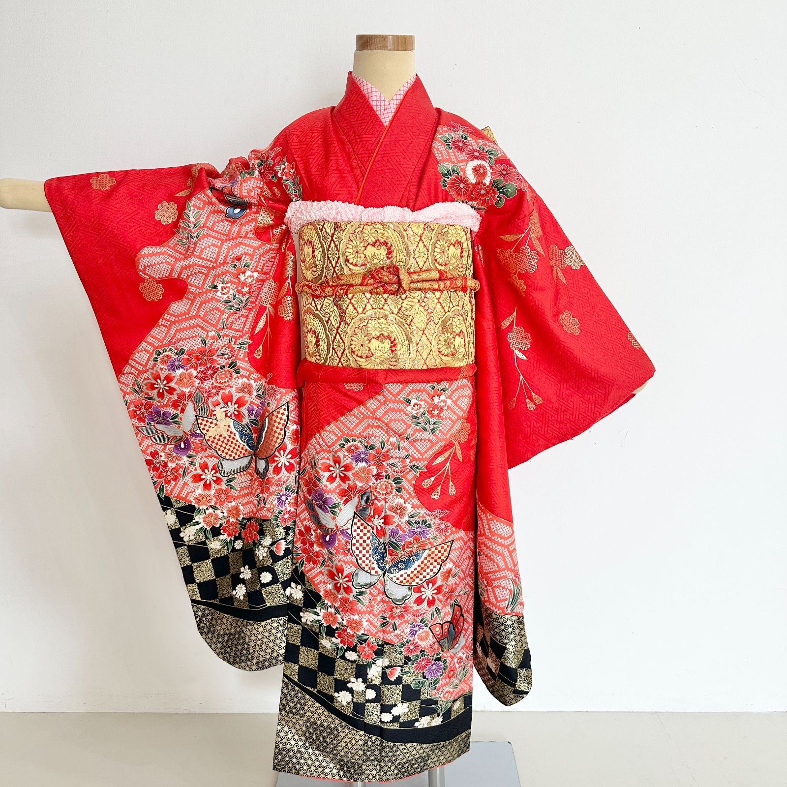 T552　七五三　7歳女の子　着物　四つ身　大人気赤色　金　　レトロ　キュート　大人気　長襦袢　作り帯セット　帯揚げ帯締め付き　ビンテージ　#きもの猫田 7,110円