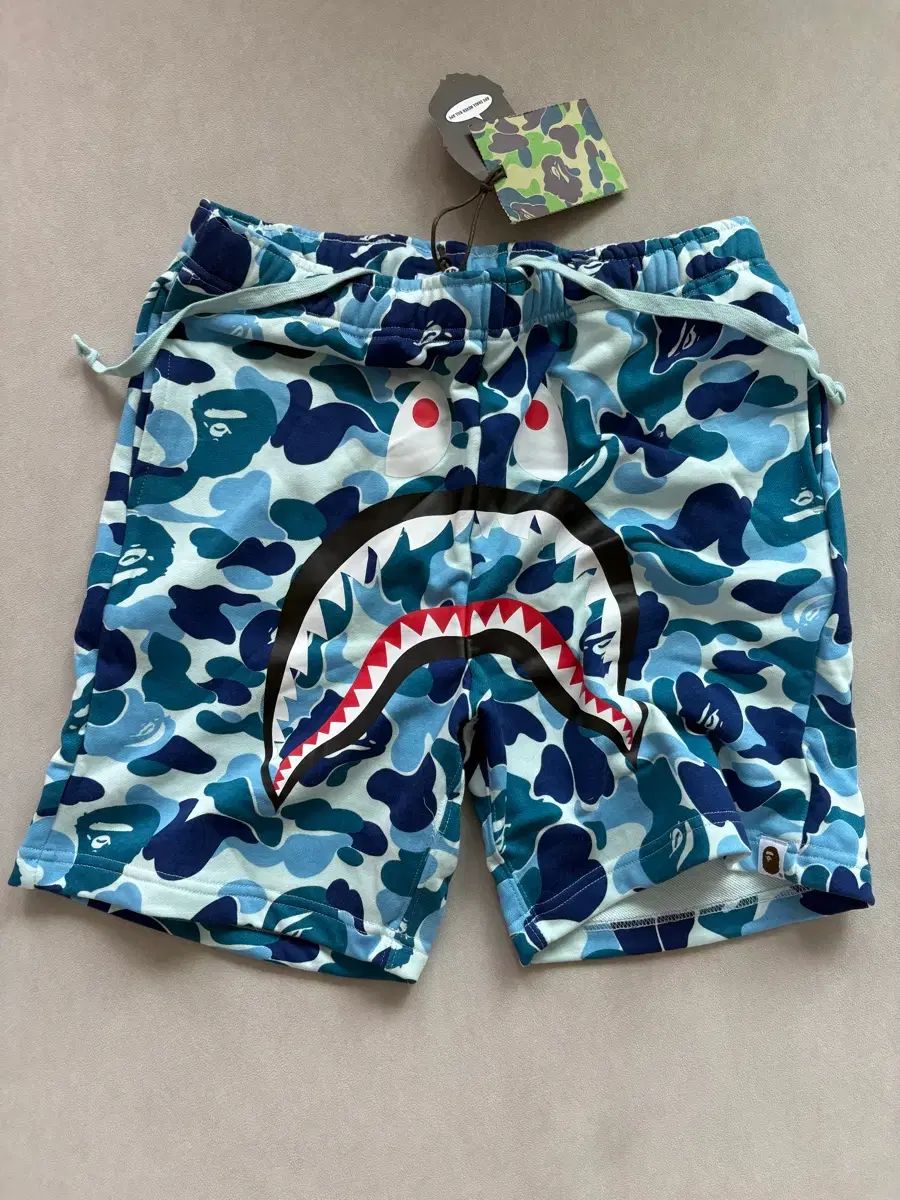 A BATHING APE アベイシングエイプ ブルー カモフラージュ シャーク ハーフパンツ 新品