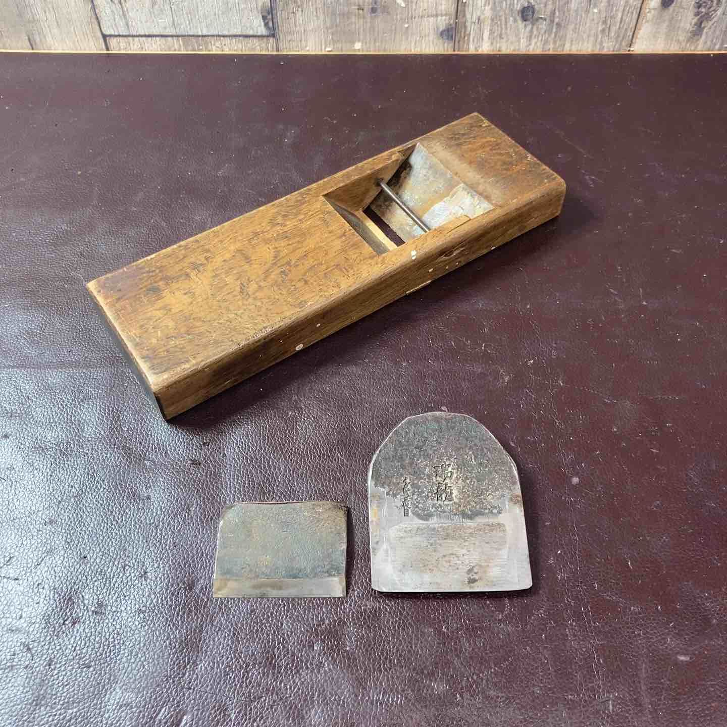 【中古品】 鉋(かんな) 三代目千代鶴 千代鶴貞秀作 瑞龍 鑿・大工道具 他 【東大和店】