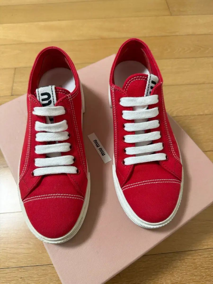 ミュウミュウ スニーカー