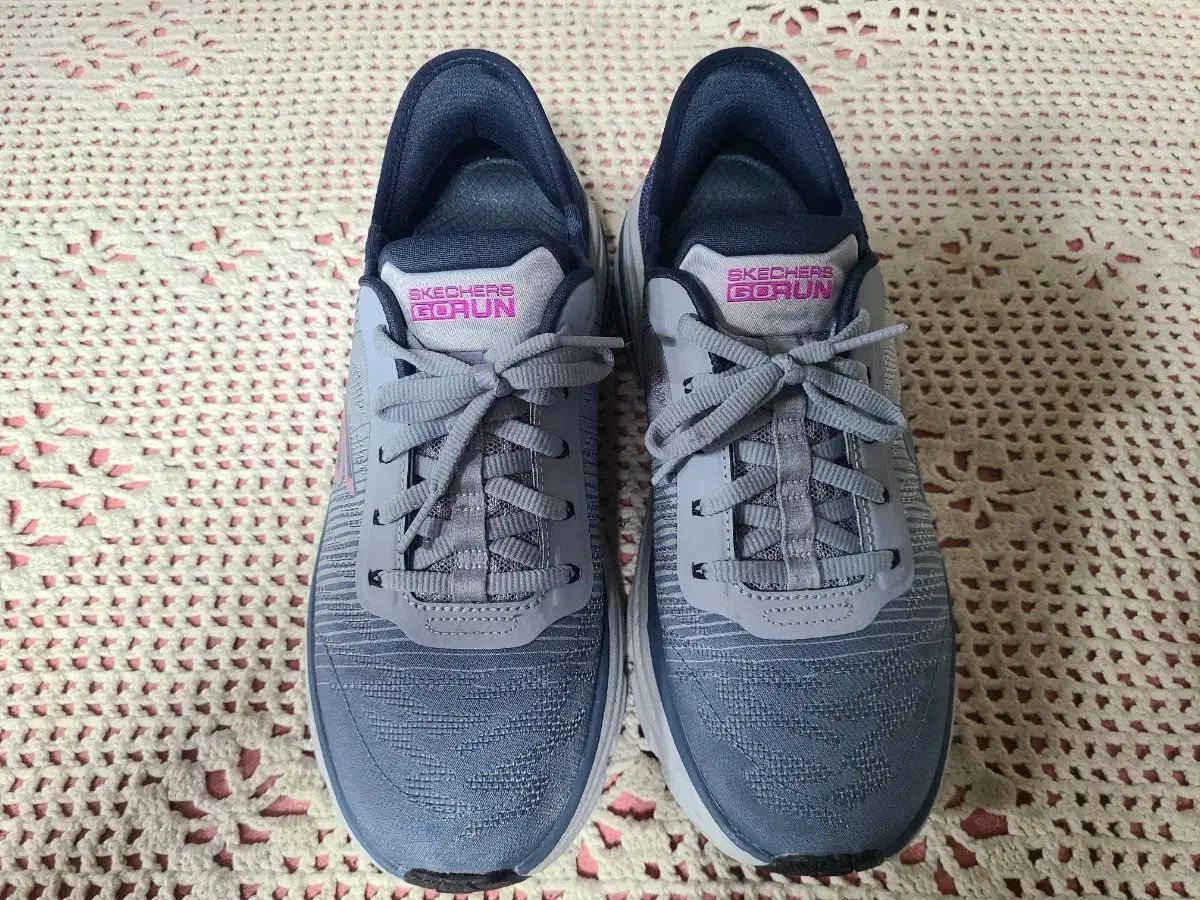 SKECHERS マックス クッショニング 250mm