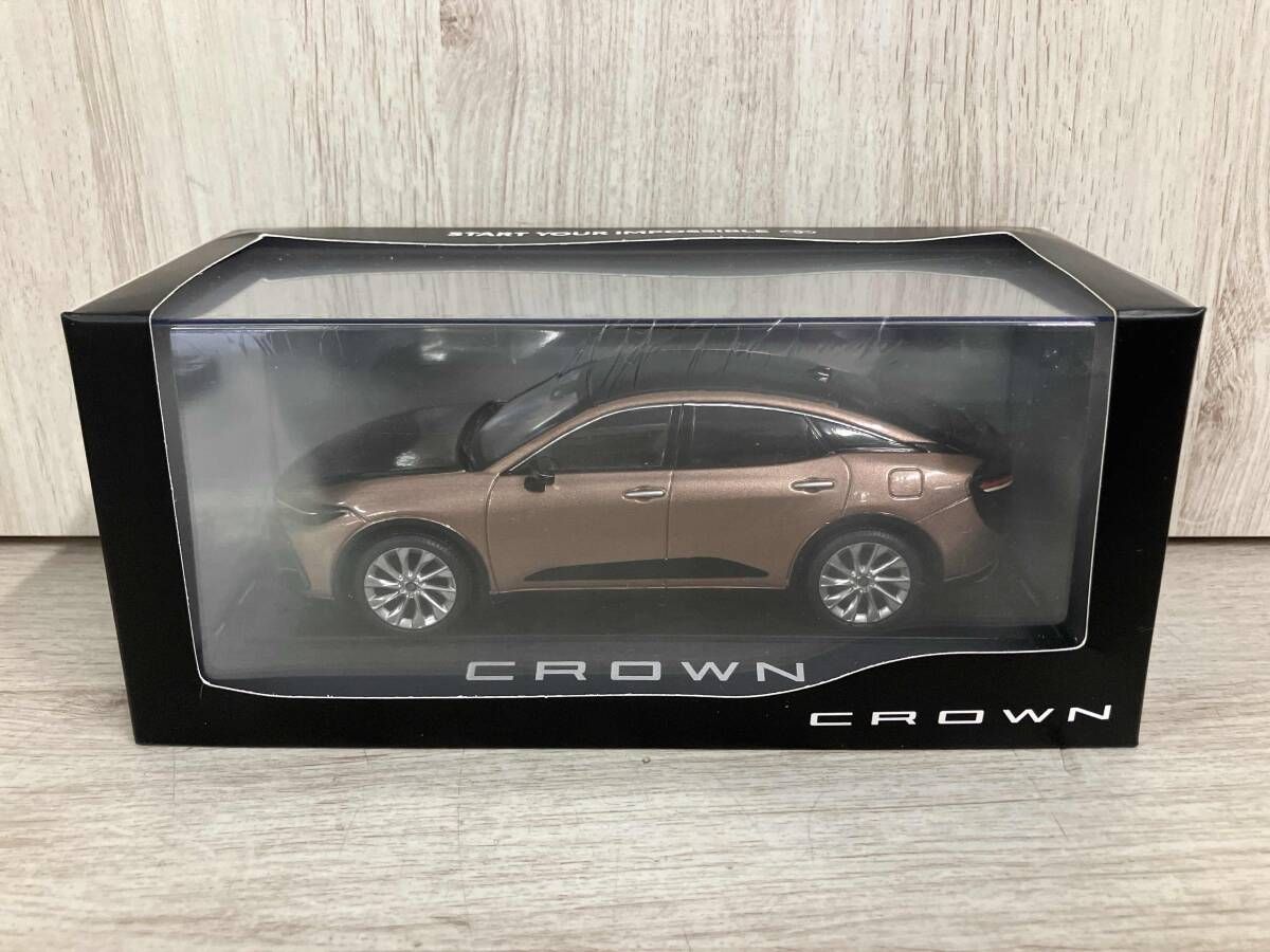 トヨタ クラウン クロスオーバー CROWN 1/30 2XZ ブラック×プレシャス