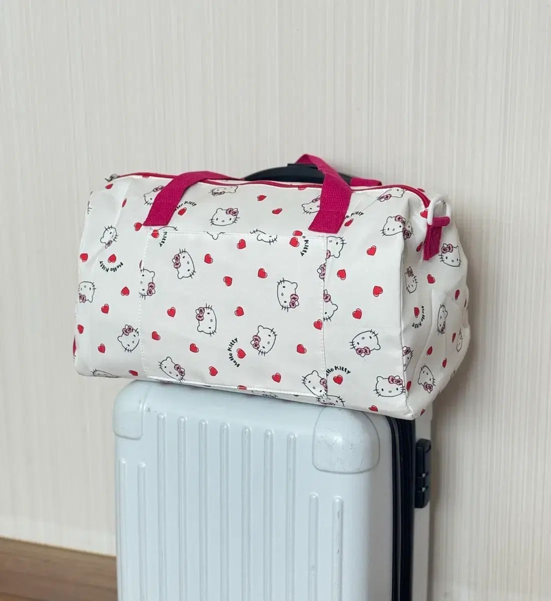 新品 ハローキティ 旅行用 ボストンバッグ / クロスバック