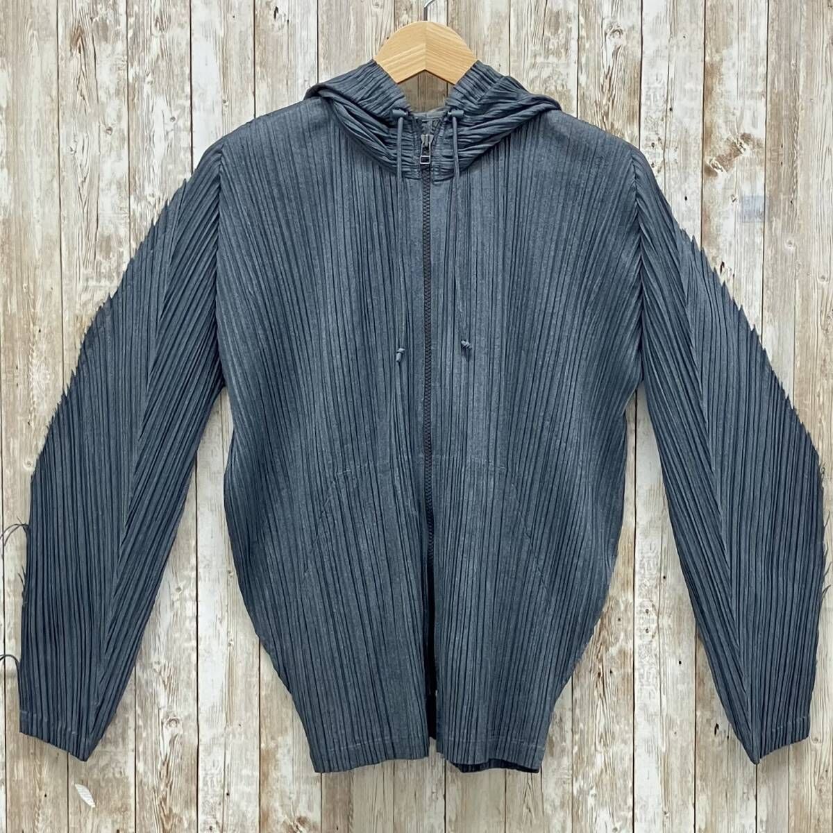 PLEATS PLEASE ISSEY MIYAKE イッセイミヤケ レディース パーカー ジップ サイズ4 グレー PP23-JC664 プリーツ生地