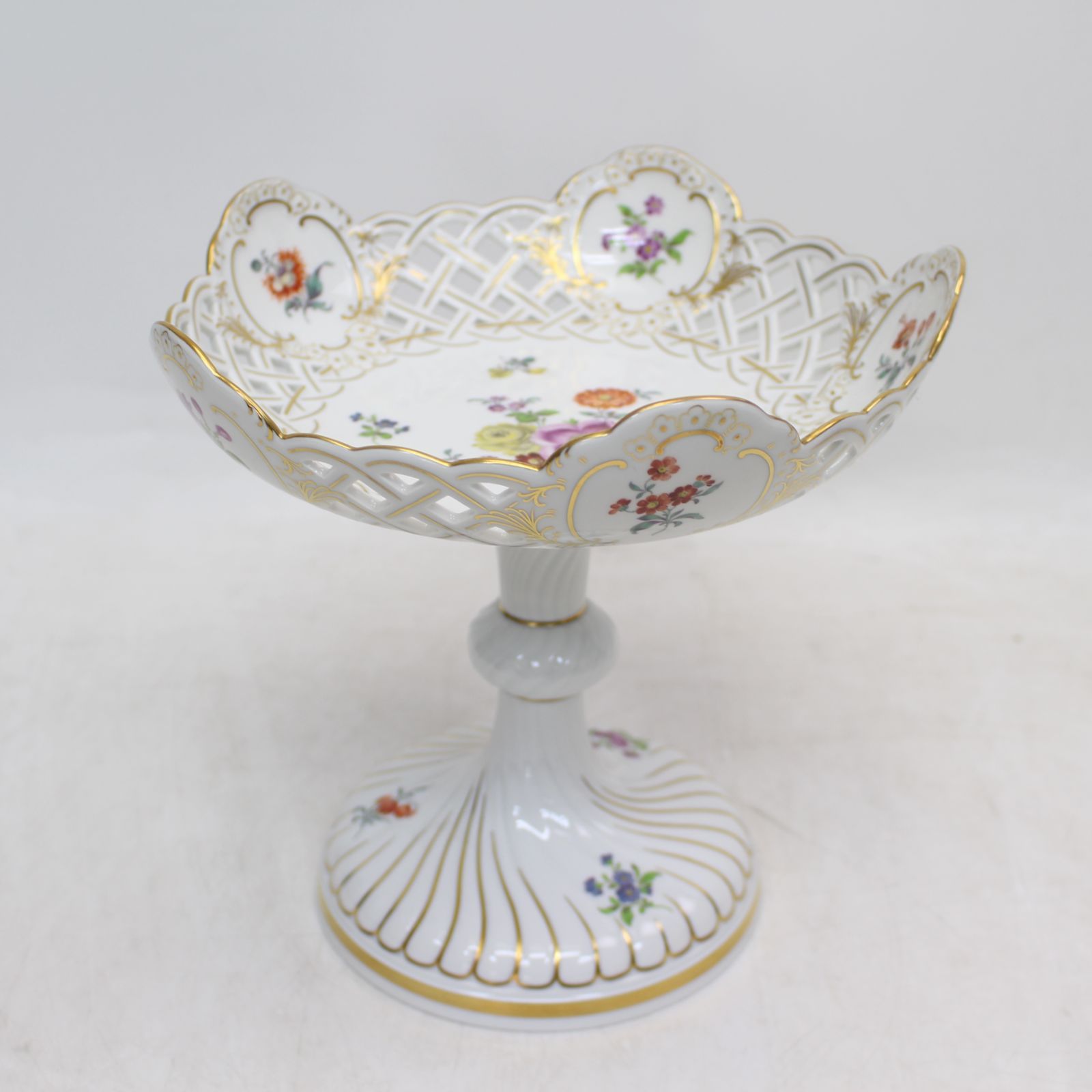 675)【美品】マイセン Meissen ベーシックフラワー 大型コンポート 一級品 金彩 花絵 22cm ピアス オープンワーク 透かし