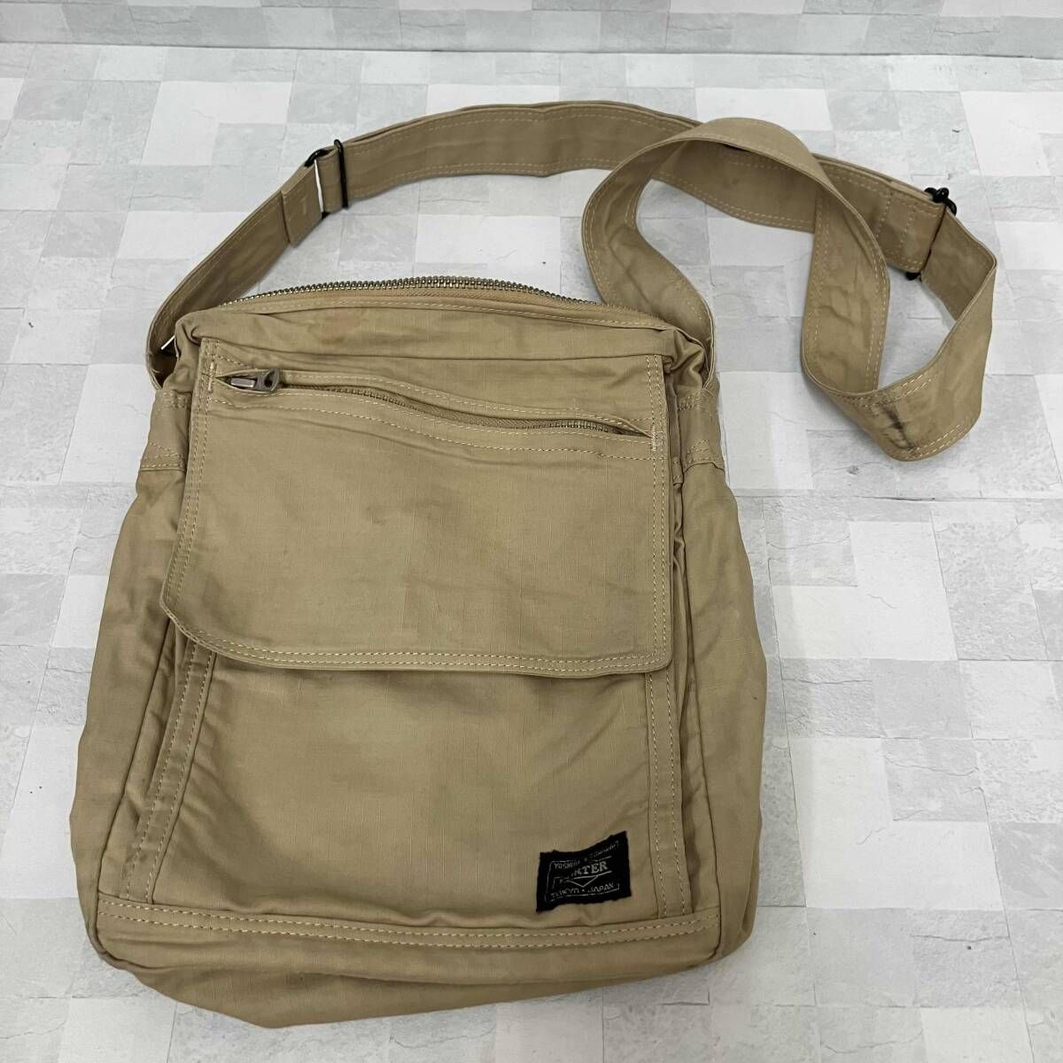 PORTER ポーター ショルダーバッグ キューブ吉田カバン ワンポイント 日本製 ベージュ