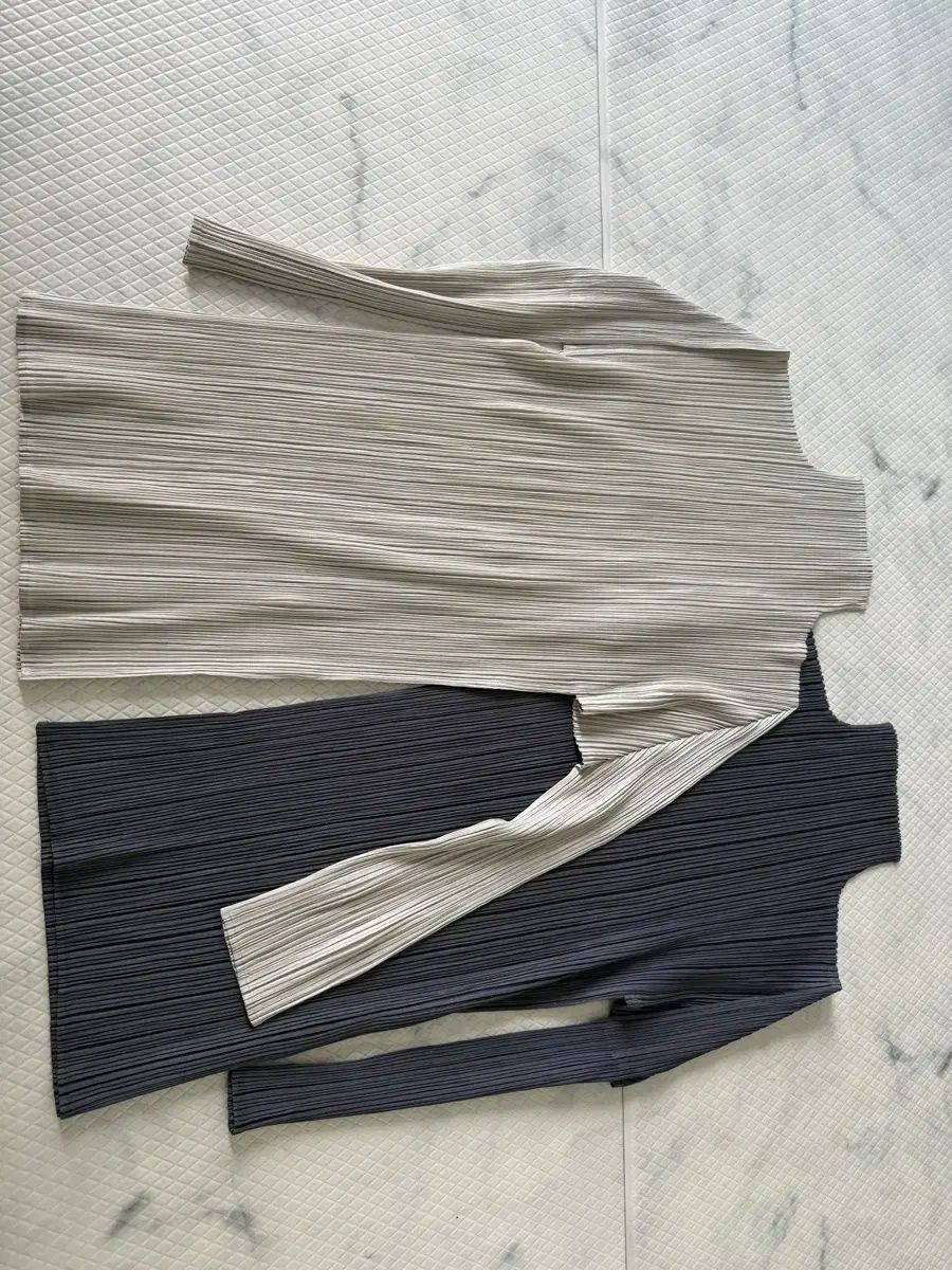 PLEATS PLEASE ハイネック 長袖ブラウス 26,142円