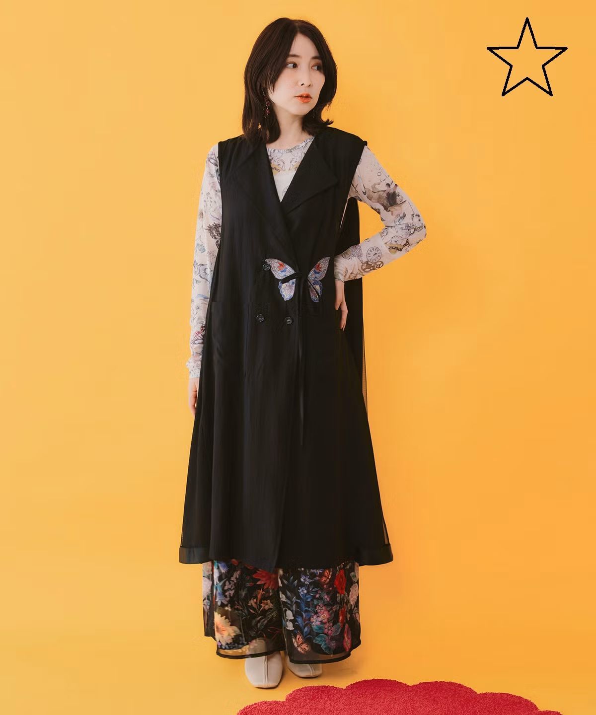 isScoLar（イズスカラー）562223：ワンポイント蝶刺繍ロング丈ジレ