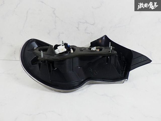 トヨタ純正 ZN6 86 ハチロク 前期 LED テールライト テールランプ 右