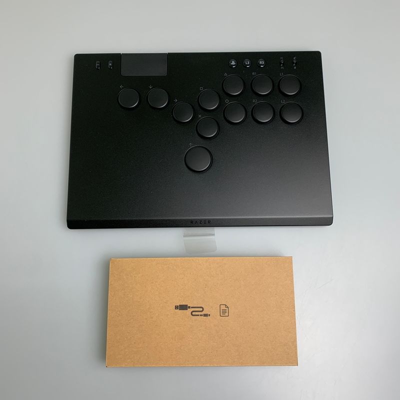 中古美品】 Razer レイザー Kitsune 薄型レバーレスコントローラー