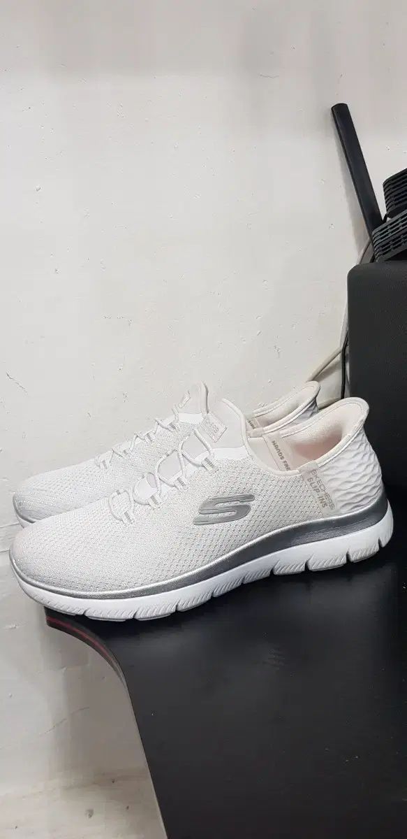 SKECHERS スケッチャーズ スリップインズ レディース スニーカー 白 250