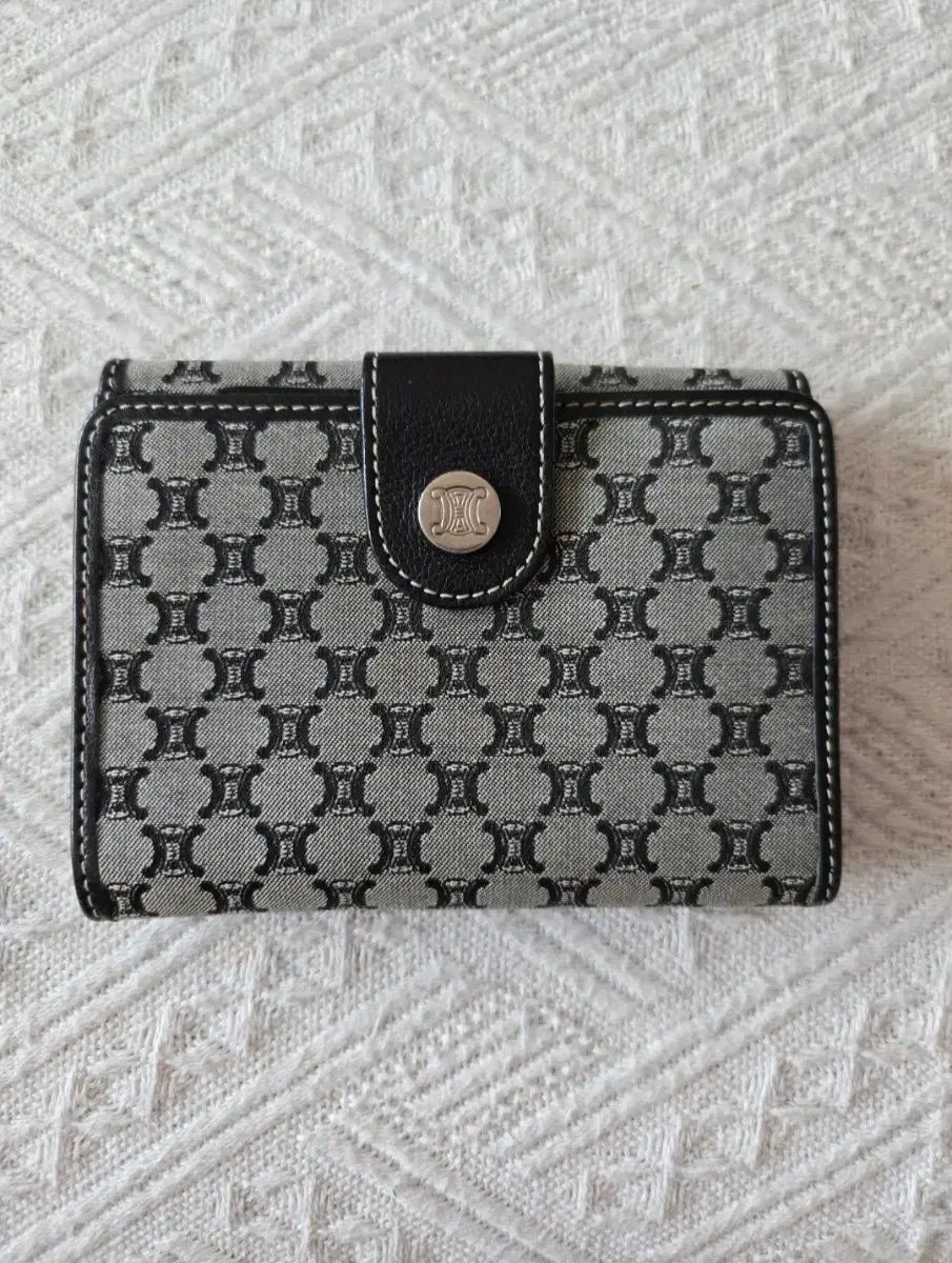 Celine セリーヌ 二つ折り財布 新品