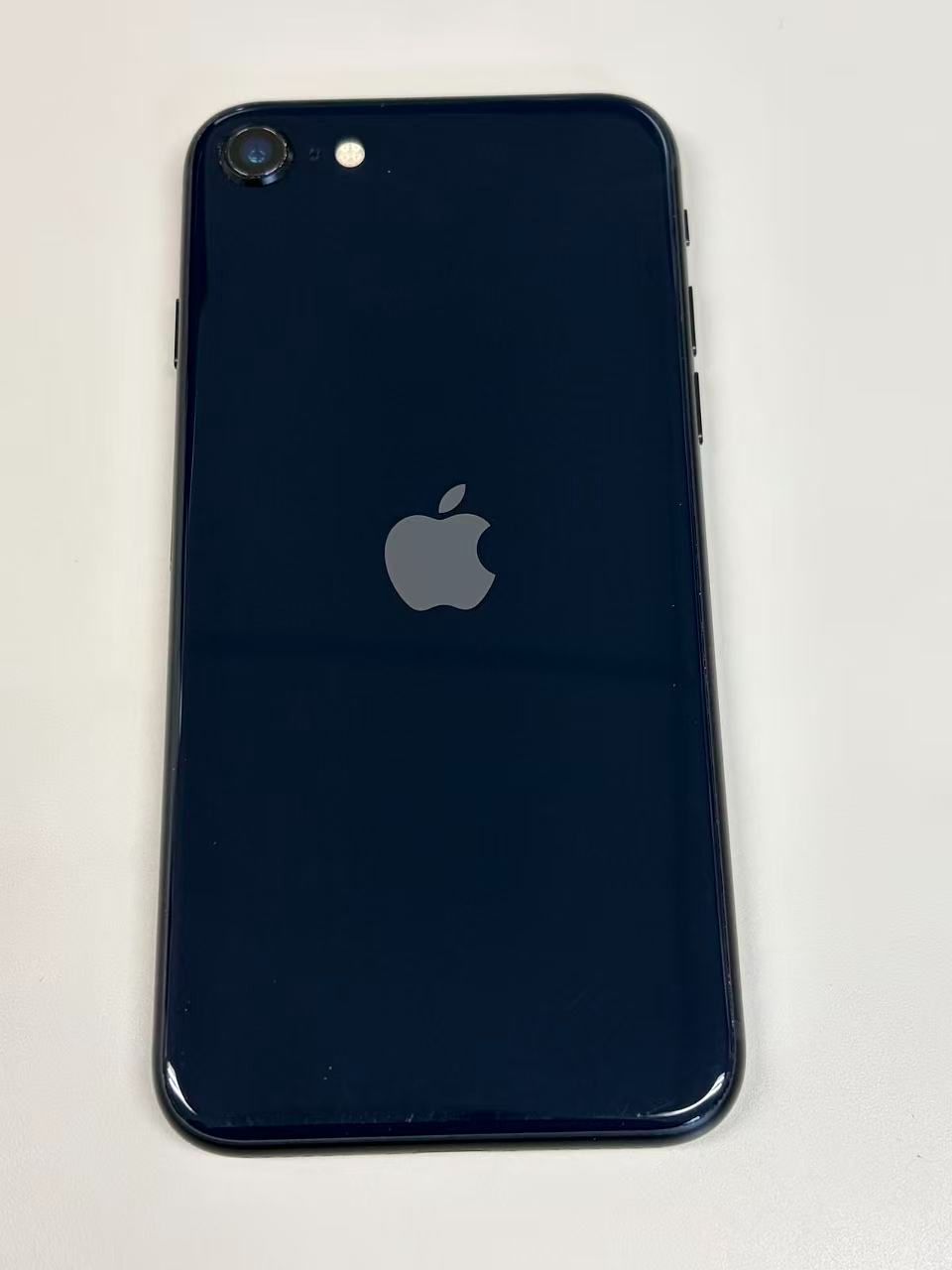 美品 電池100%SIMフリー iPhone SE(第３世代) 64GB