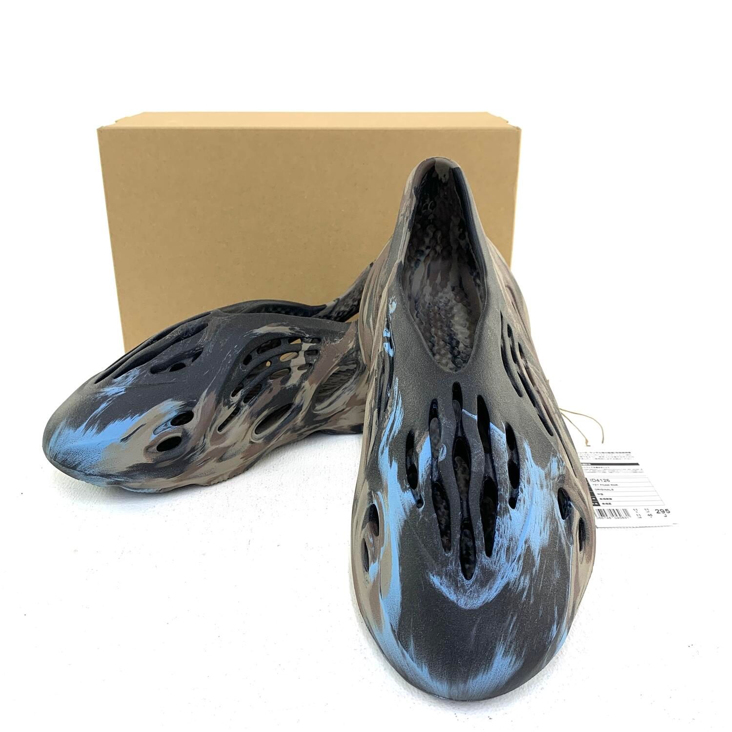 ☆加古川物流】中古 id4126 YEEZY Foam Runner 