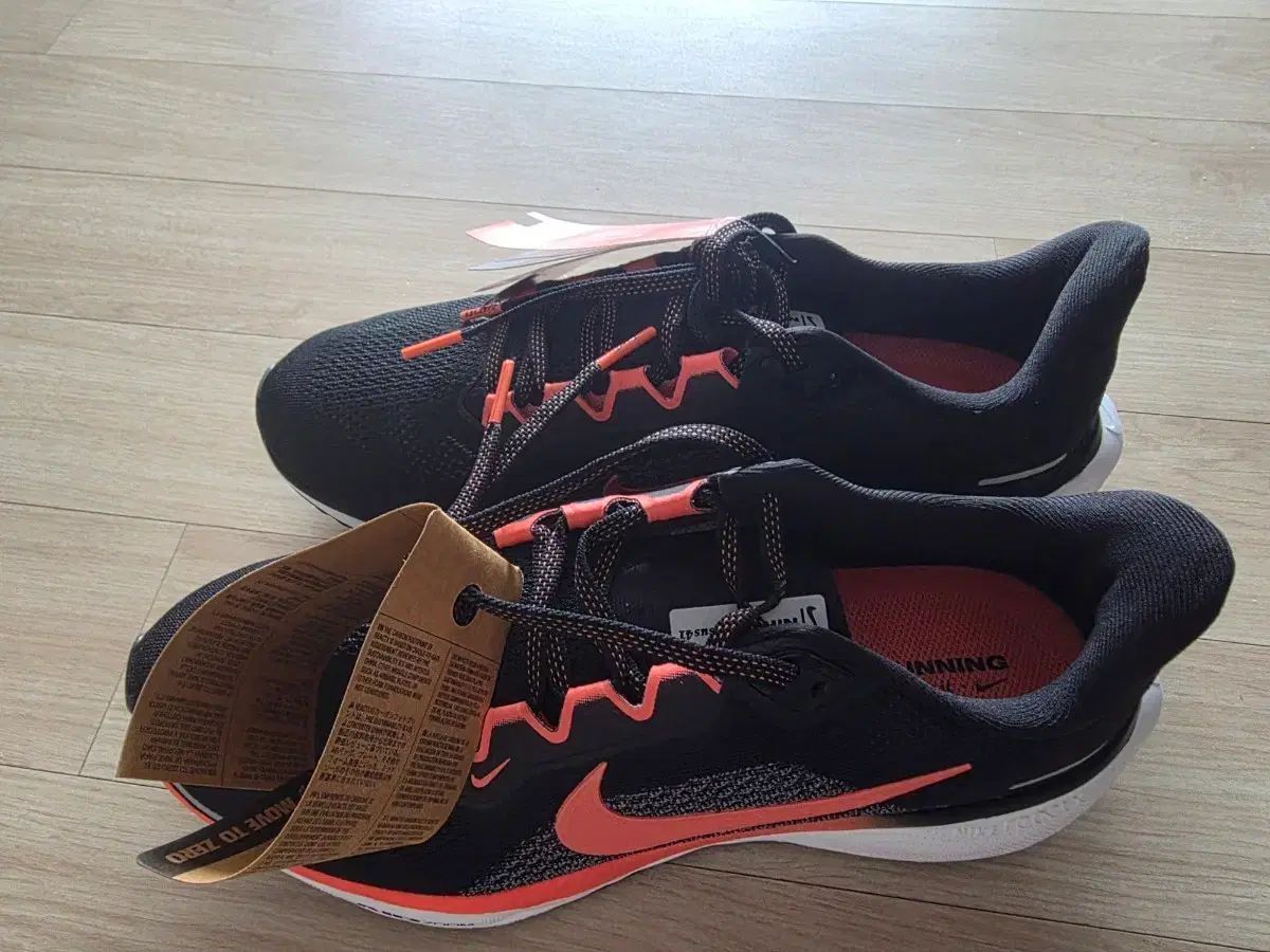NIKE ナイキ ランニングシューズ ブラック/オレンジ 新品
