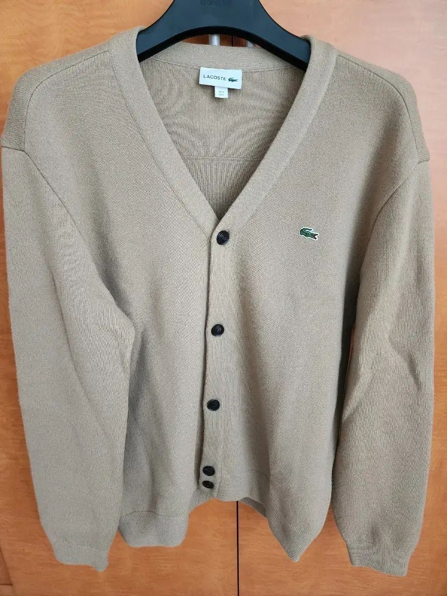LACOSTE ラコステ ジーン ベージュ色 カーディガン 出品 定価 28万